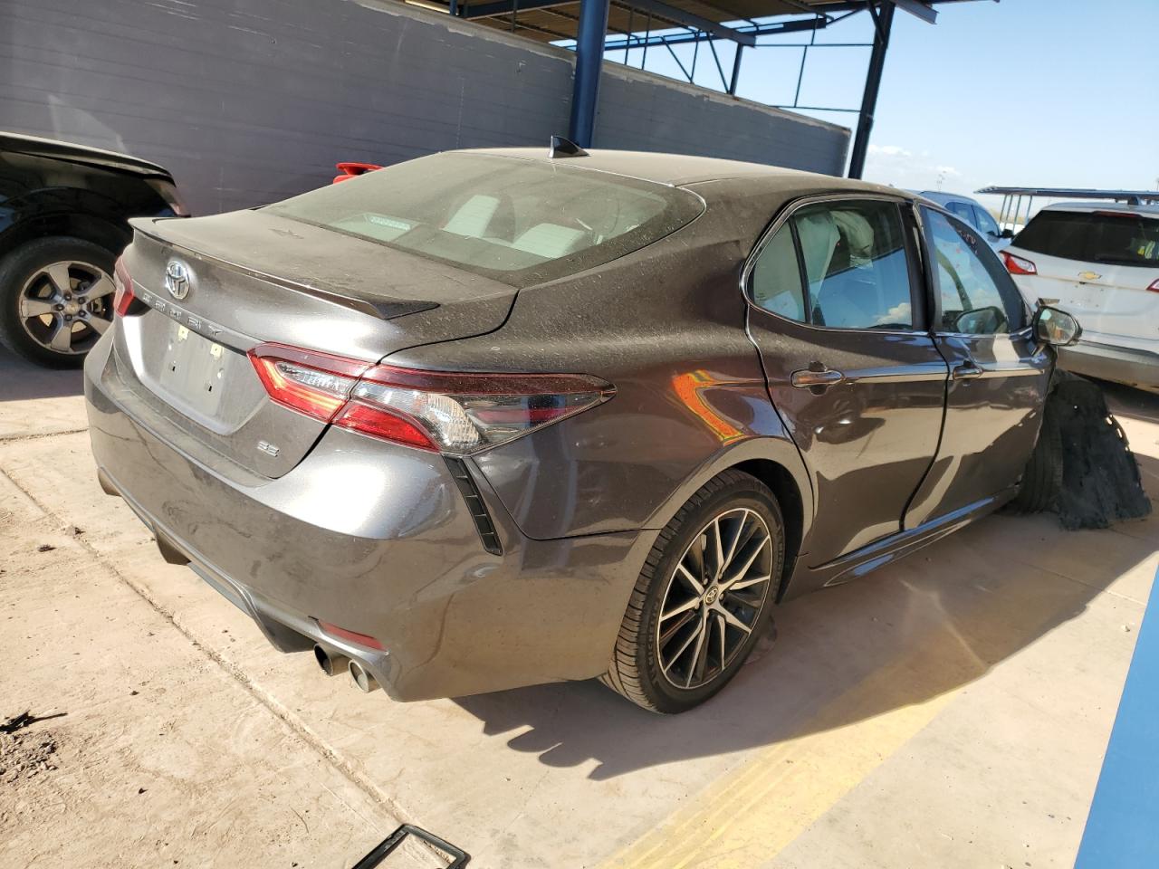 2022 Toyota Camry VIN 4T1G11AK2NU670680 Copart auction photo, front end / side damage thumbnail 3