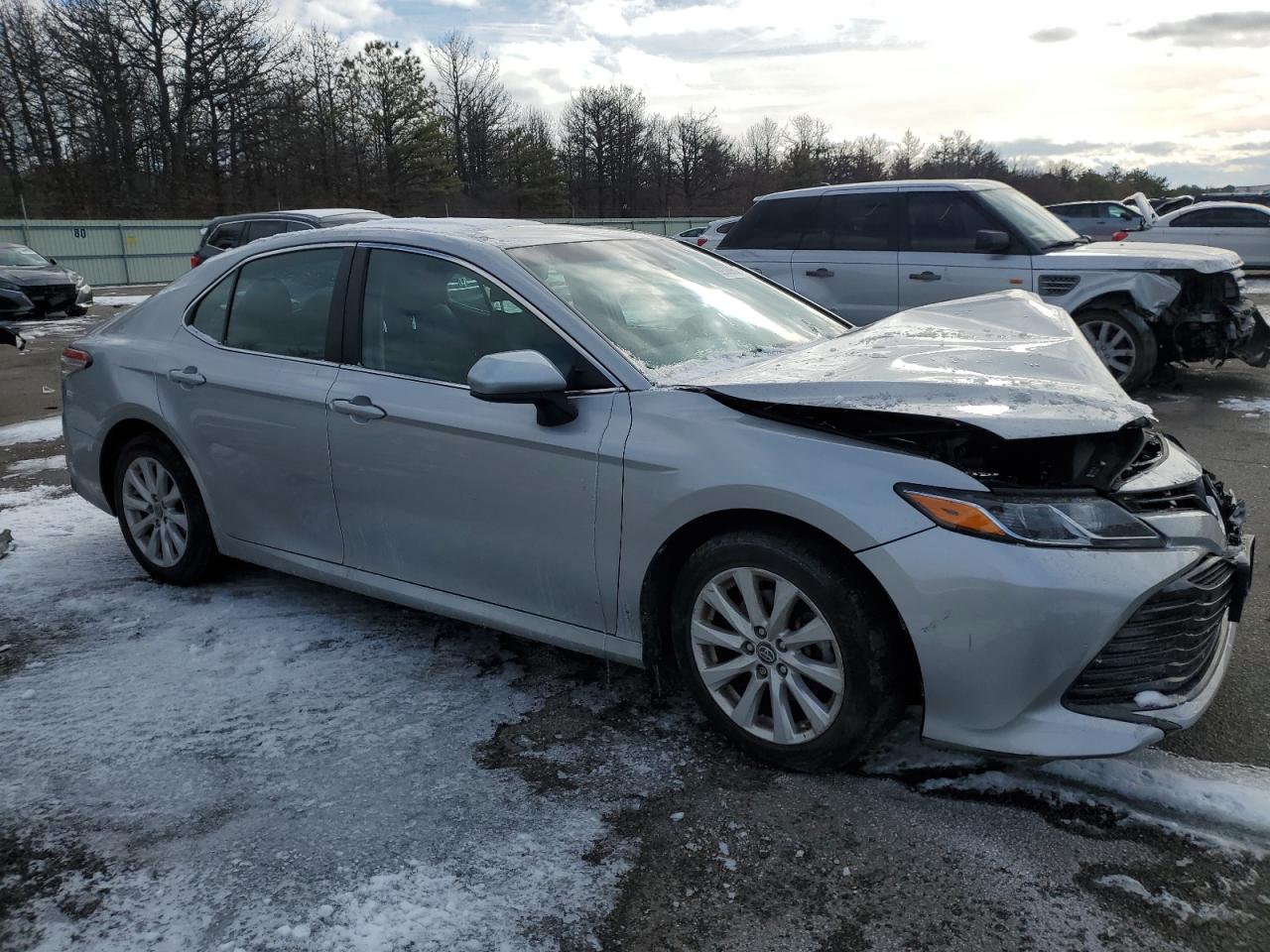 2018 Toyota Camry VIN 4T1B11HK3JU566581 Copart auction photo, front end / minor dent/scratches damage thumbnail 4