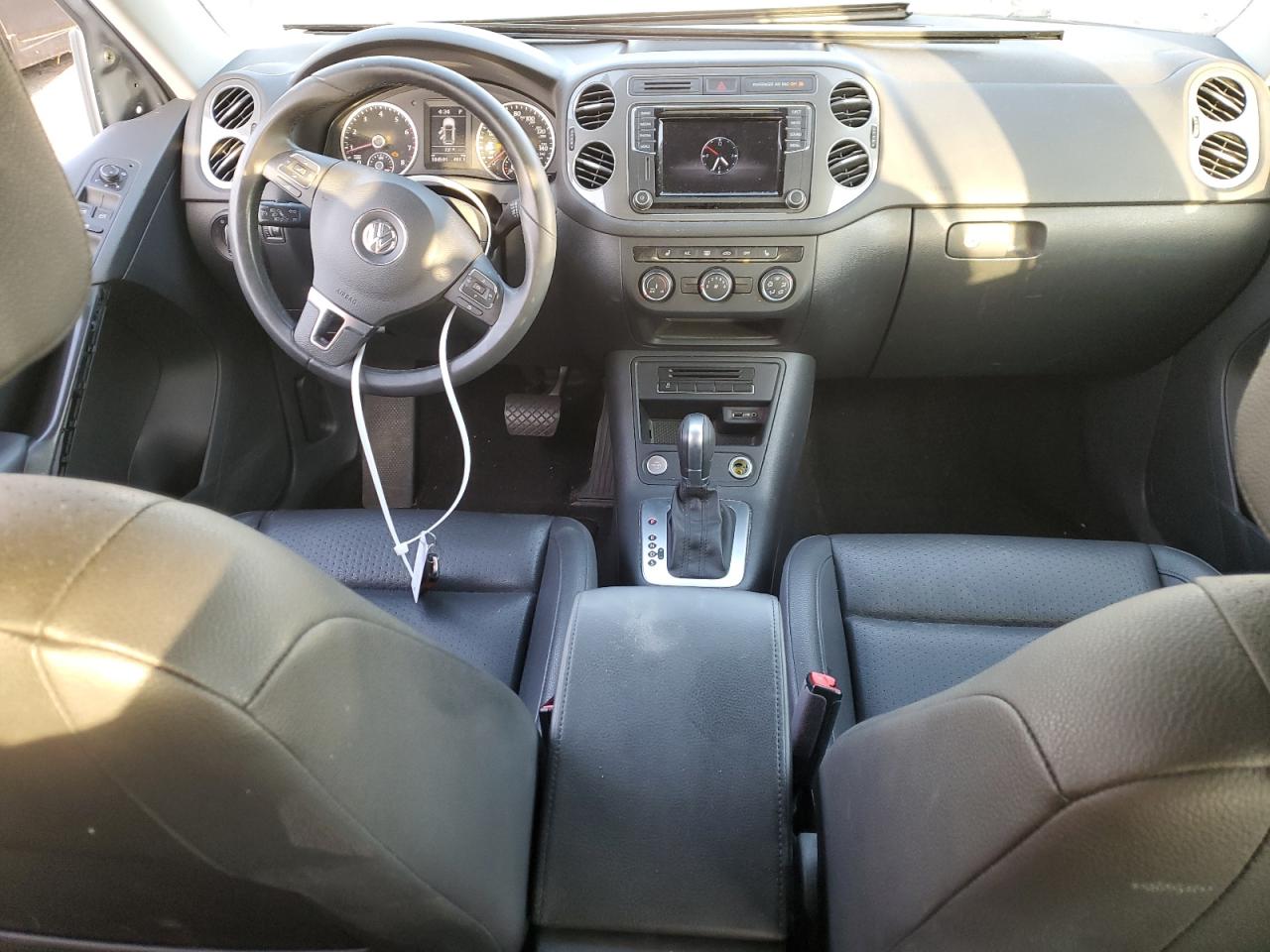 2017 Volkswagen Tiguan VIN WVGAV7AX0HK023235 Copart auction photo, all over damage thumbnail 8