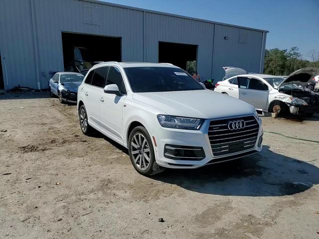 2019 Audi Q7 VIN WA1LAAF76KD024801 Copart auction photo, vandalism / minor dent/scratches damage thumbnail 15