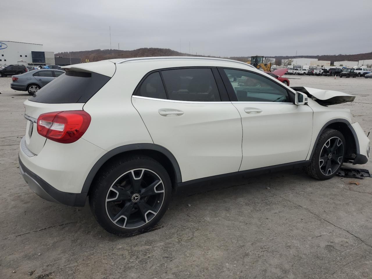 2018 Mercedes-Benz GLA-klasse VIN WDCTG4EB4JJ396028 Copart auction photo, front end / minor dent/scratches damage thumbnail 3