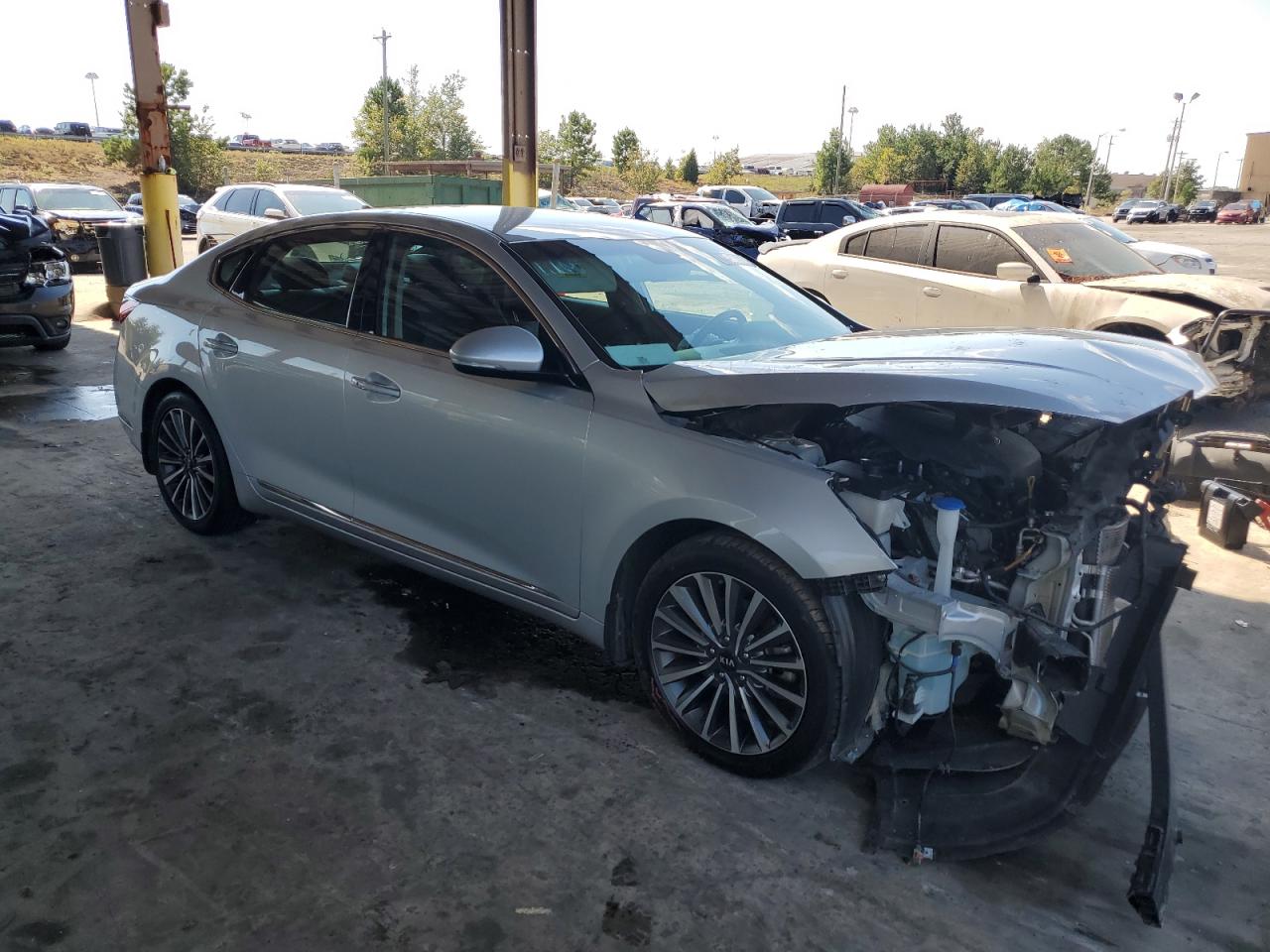 2018 KIA Cadenza VIN KNALB4J15J5123784 Copart auction photo, all over damage thumbnail 4