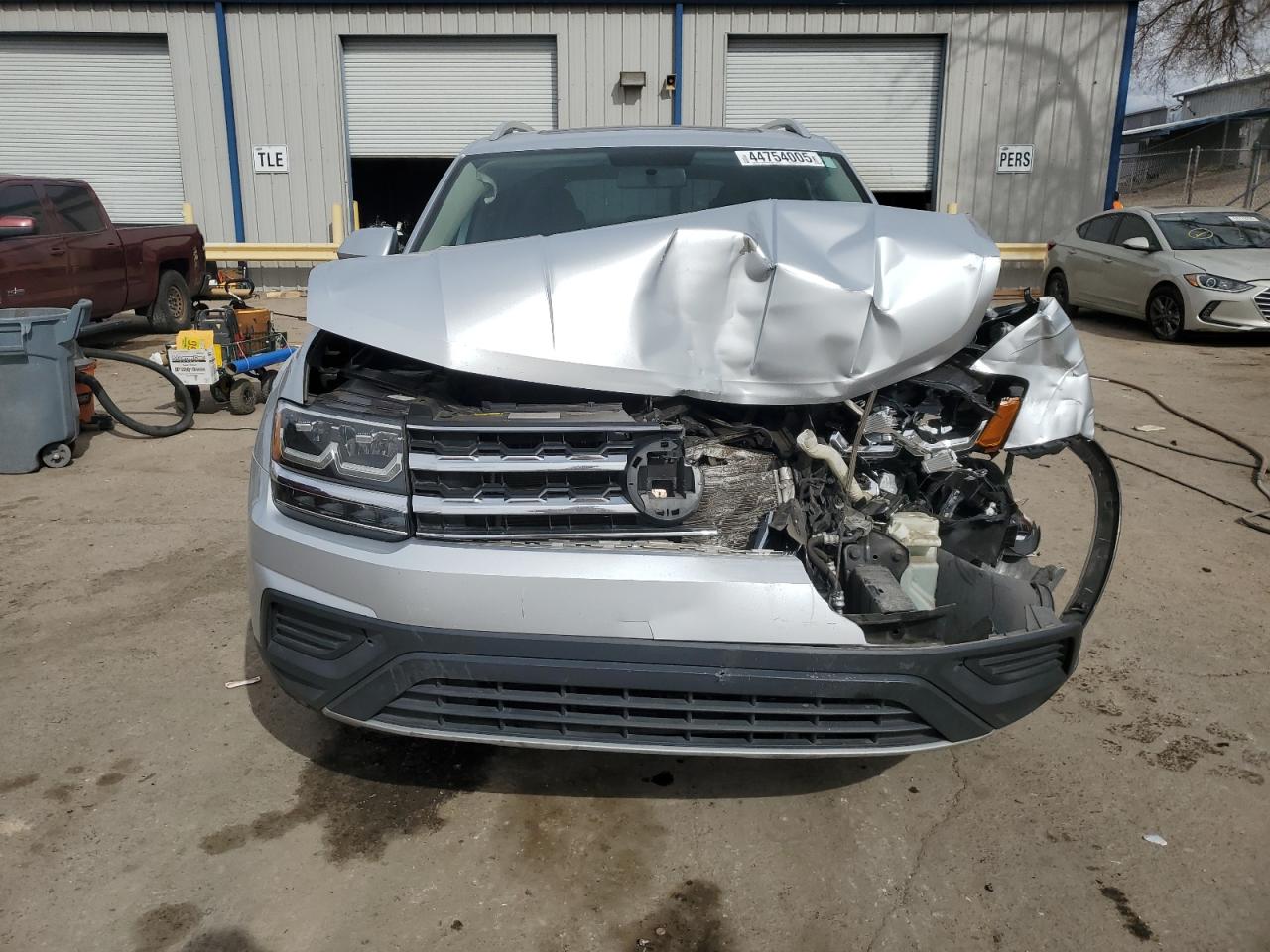 2018 Volkswagen Atlas VIN 1V2BR2CA5JC501026 Copart auction photo, front end damage thumbnail 5