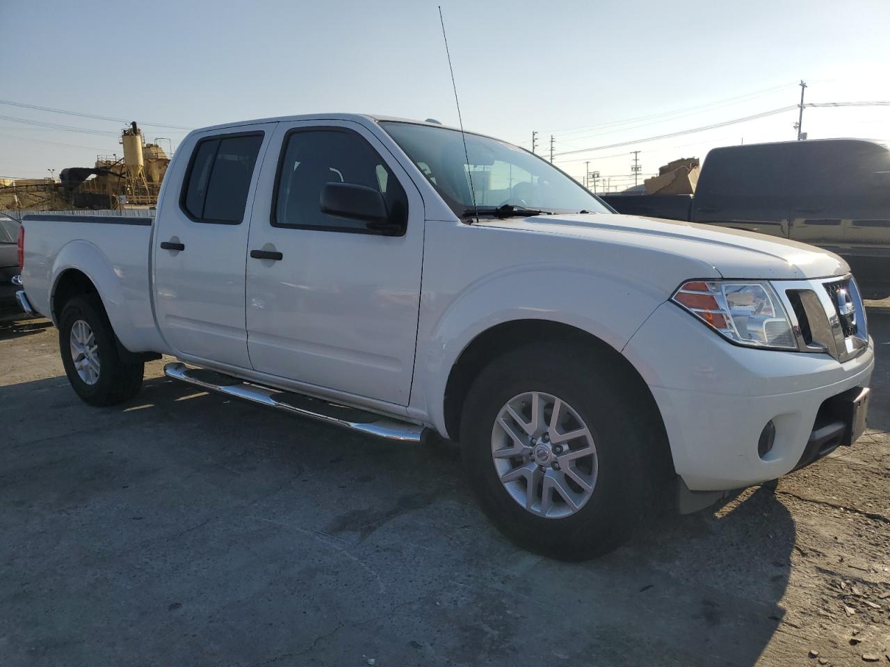 2016 Nissan Navara (Frontier) VIN 1N6AD0FR1GN744022 Copart auction photo, front end / side damage thumbnail 4