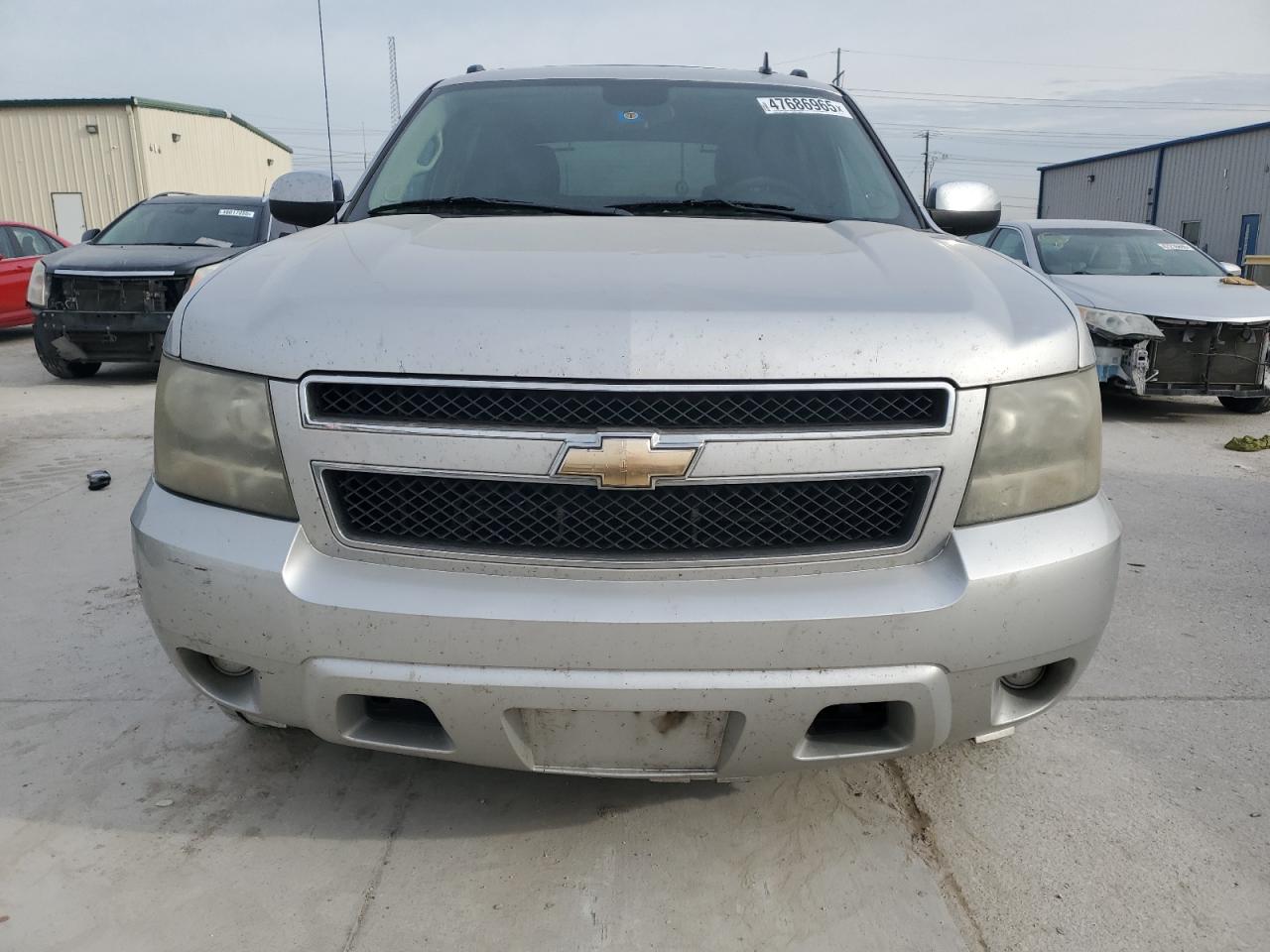 2011 Chevrolet Avalanche VIN 3GNMCEE06BG126464 Copart auction photo, minor dent/scratches damage thumbnail 5