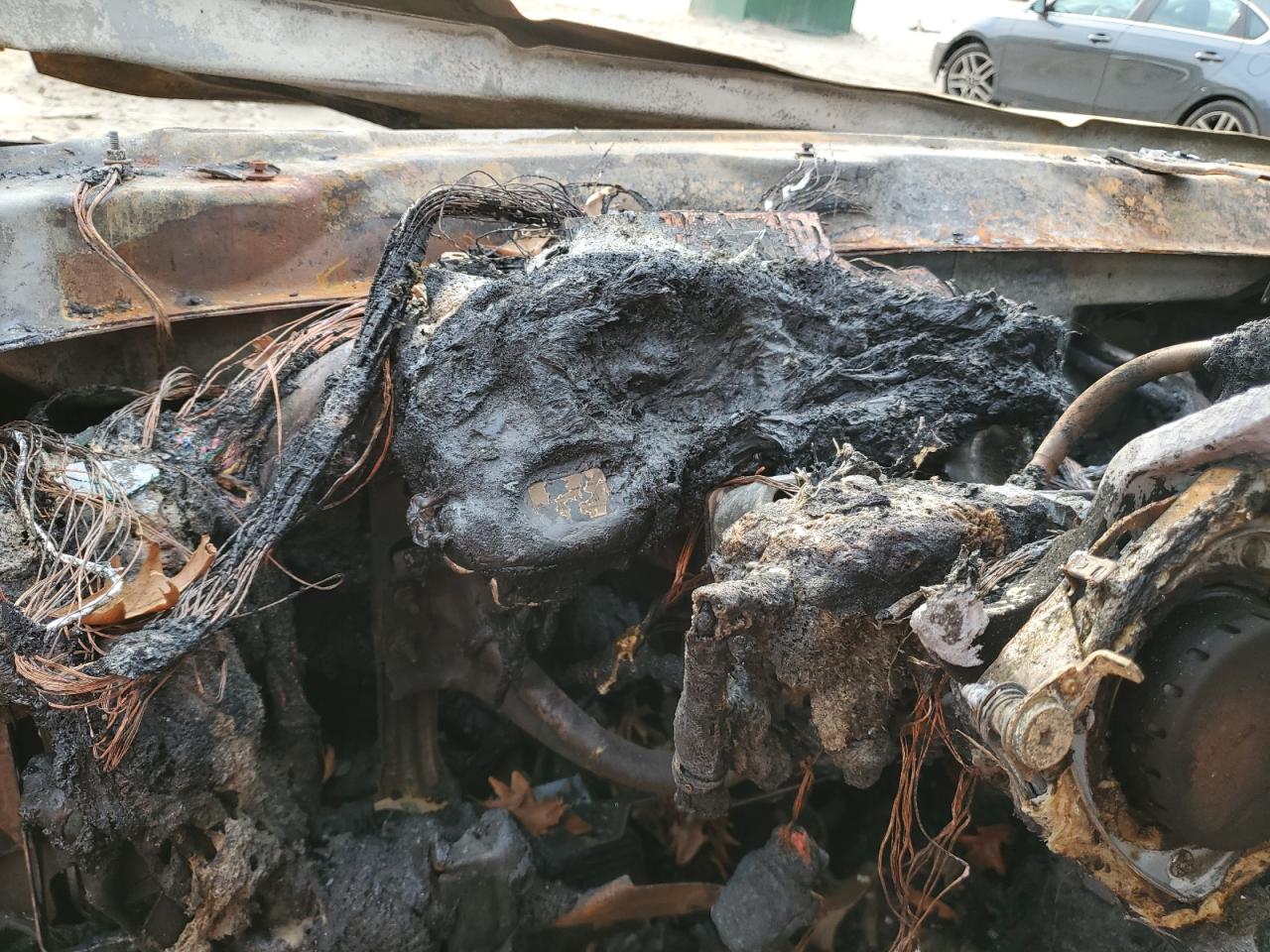 2013 Chevrolet Silverado VIN 3GCPKTE79DG256235 Copart auction photo, burn damage thumbnail 9