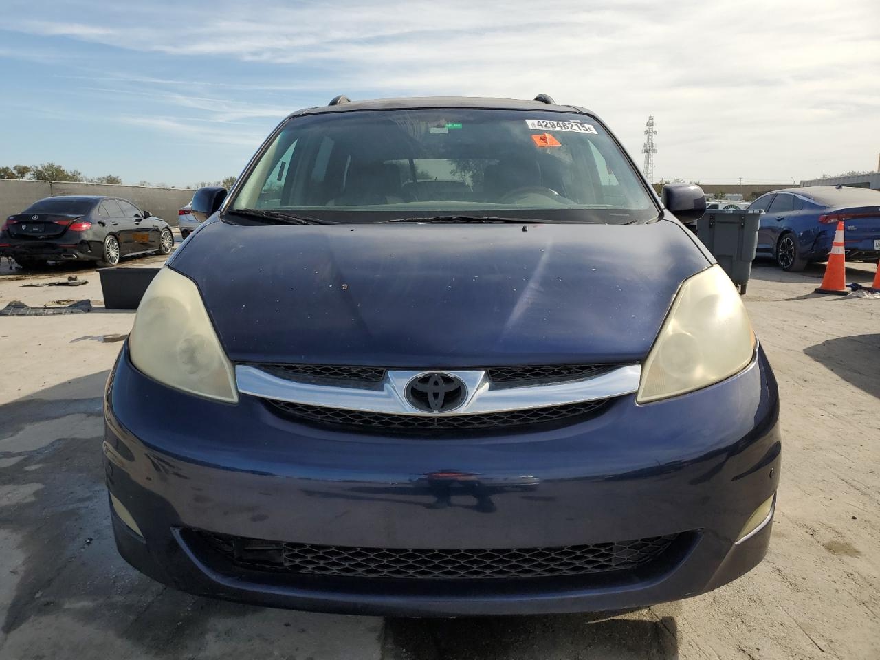 2007 Toyota Sienna VIN 5TDZK22C17S044682 Copart auction photo, minor dent/scratches damage thumbnail 5