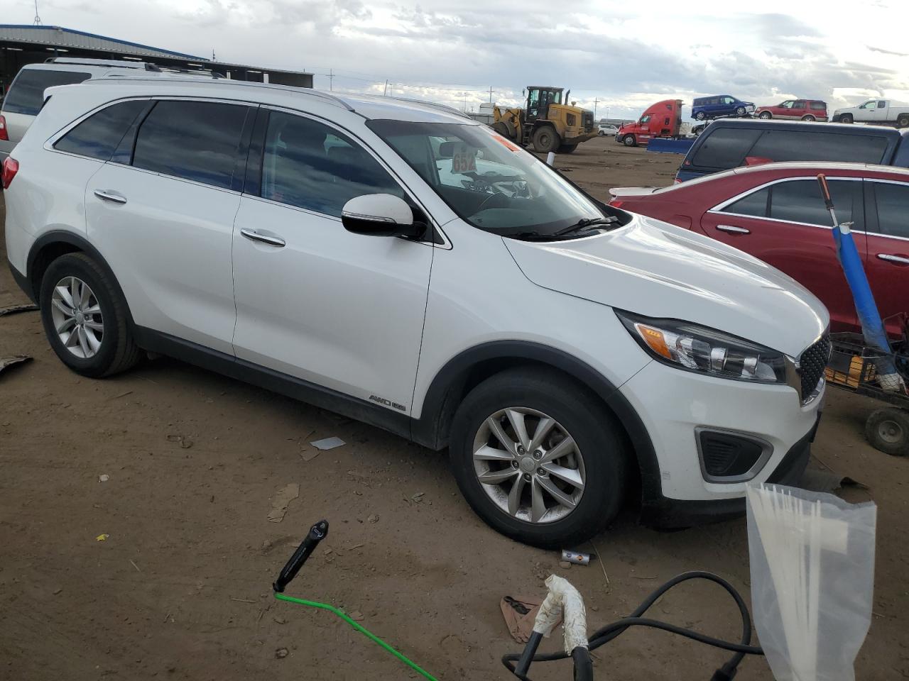 2017 KIA Sorento VIN 5XYPGDA56HG323146 Copart auction photo, vandalism damage thumbnail 4