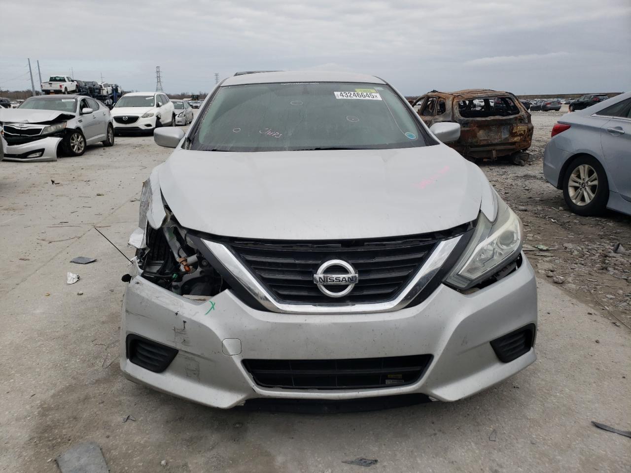 2017 Nissan Altima VIN 1N4AL3AP8HC256251 Copart auction photo, front end damage thumbnail 5
