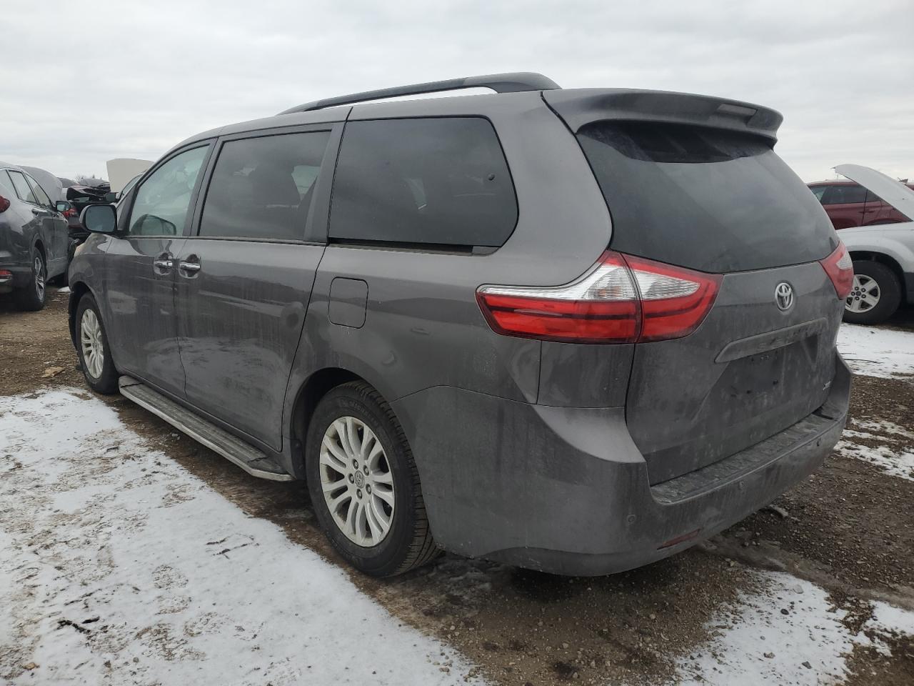 2017 Toyota Sienna VIN 5TDYZ3DC3HS848798 Copart auction photo, front end damage thumbnail 2
