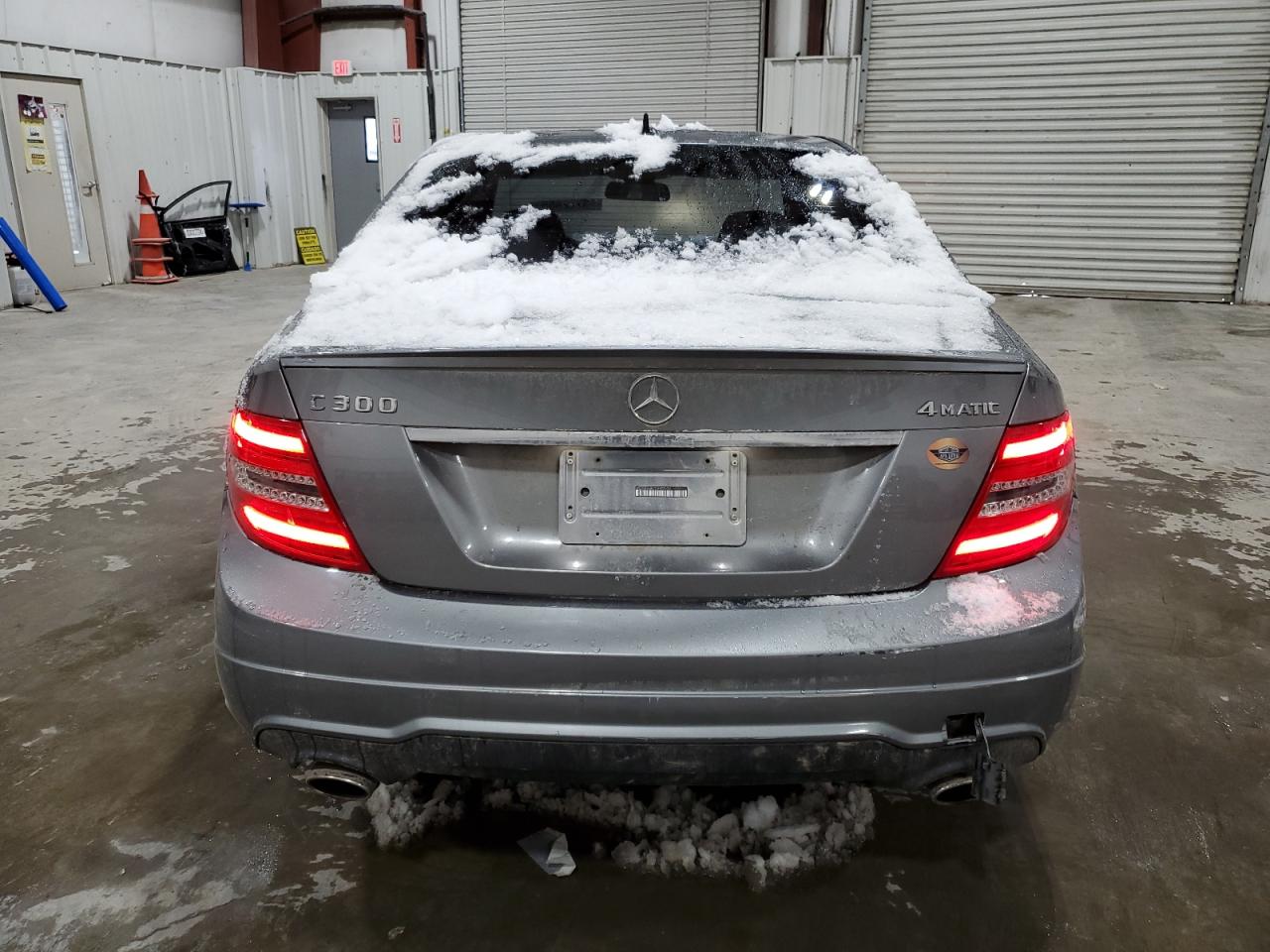 2012 Mercedes-Benz C-klasse VIN WDDGF8BB2CR193624 Copart auction photo, front end damage thumbnail 6