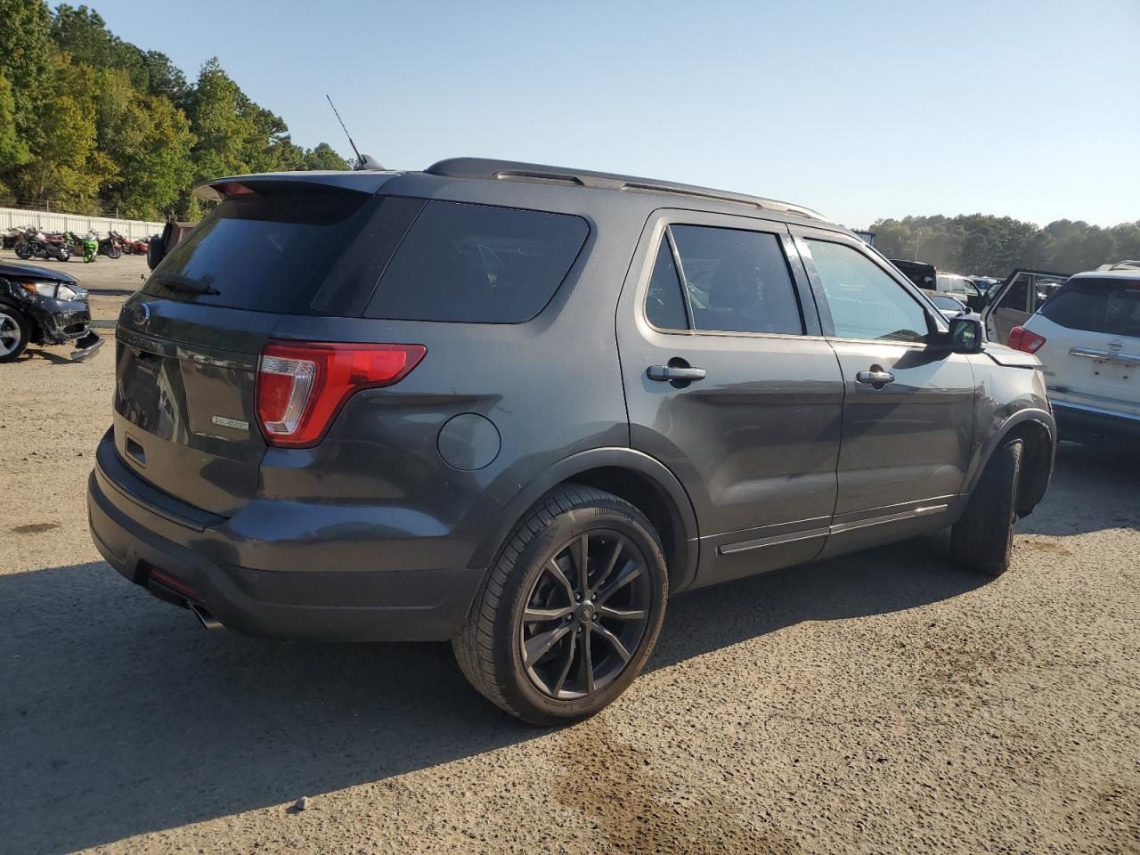 2019 Ford Explorer VIN 1FM5K7DH1KGB19691 Copart auction photo, front end / minor dent/scratches damage thumbnail 3