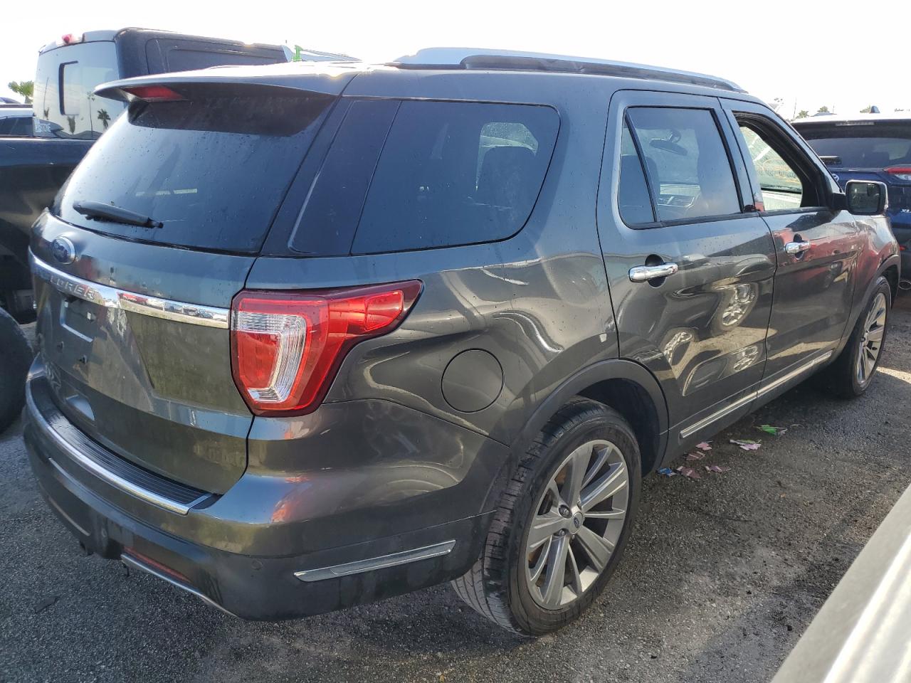 2018 Ford Explorer VIN 1FM5K7F87JGA20157 Copart auction photo, water/flood damage thumbnail 3