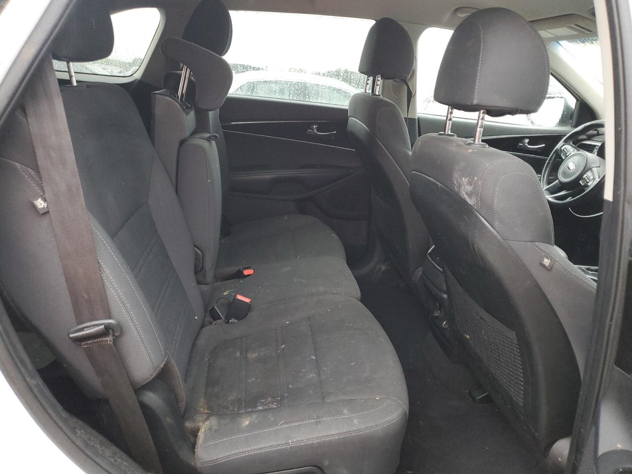 2018 KIA Sorento VIN 5XYPG4A32JG413043 Copart auction photo, undercarriage / minor dent/scratches damage thumbnail 11
