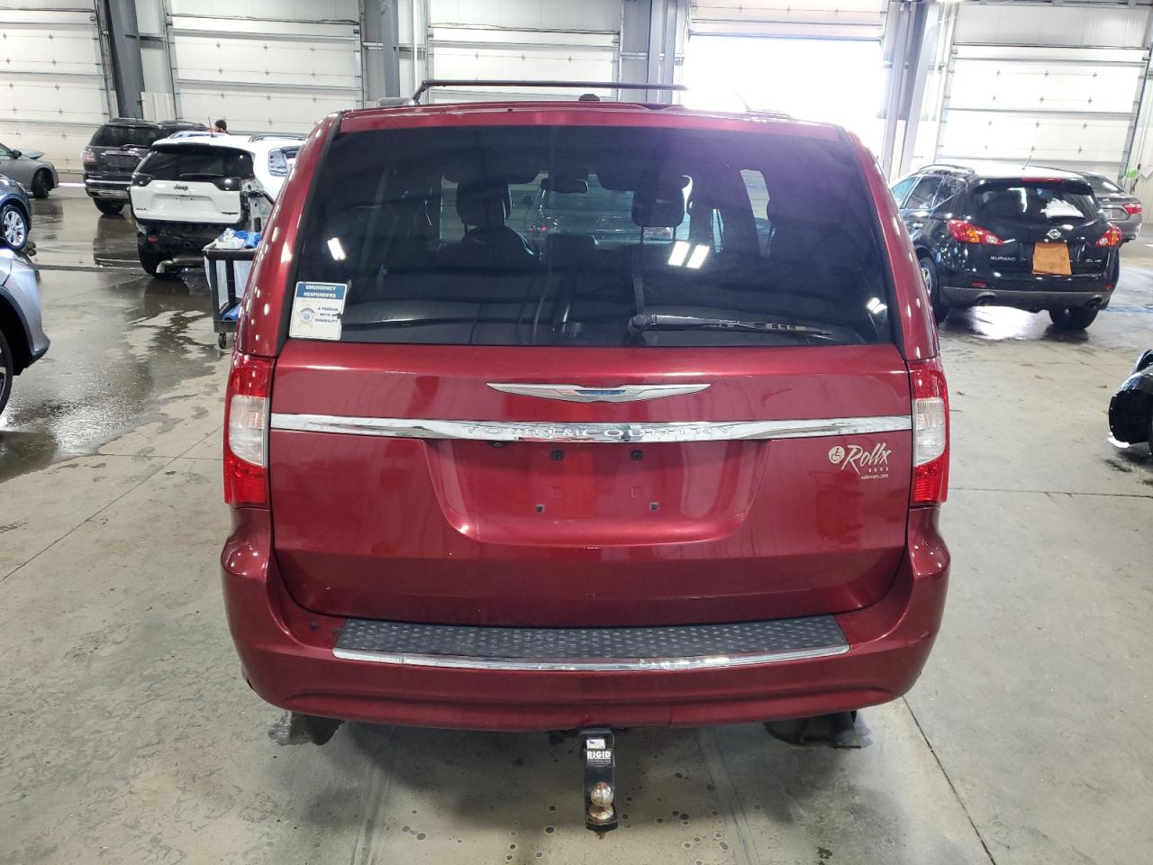 2015 Chrysler Town & Country VIN 2C4RC1BG6FR595952 Copart auction photo, front end / side damage thumbnail 6