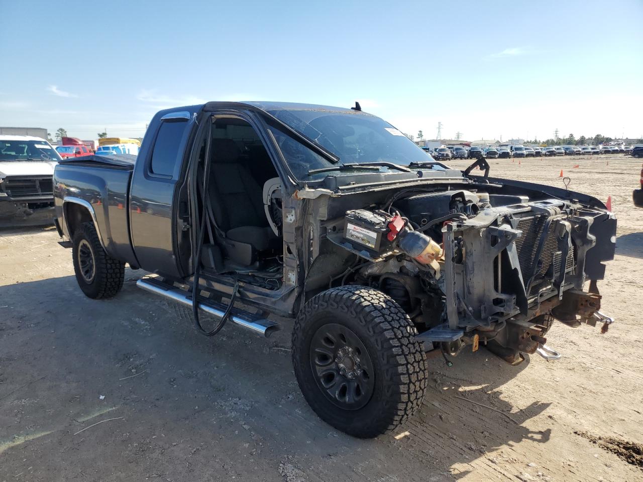 2010 Chevrolet Silverado VIN 1GCSKPEA5AZ120287 Copart auction photo, front end / side damage thumbnail 4