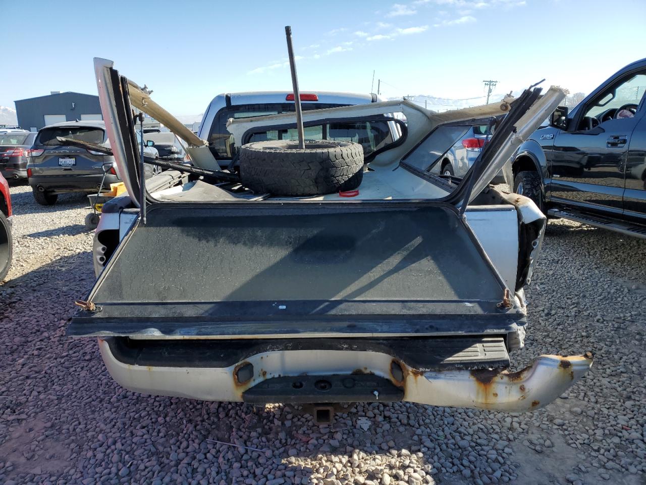 2006 Toyota Tacoma VIN 5TEUU42N56Z235055 Copart auction photo, all over damage thumbnail 6