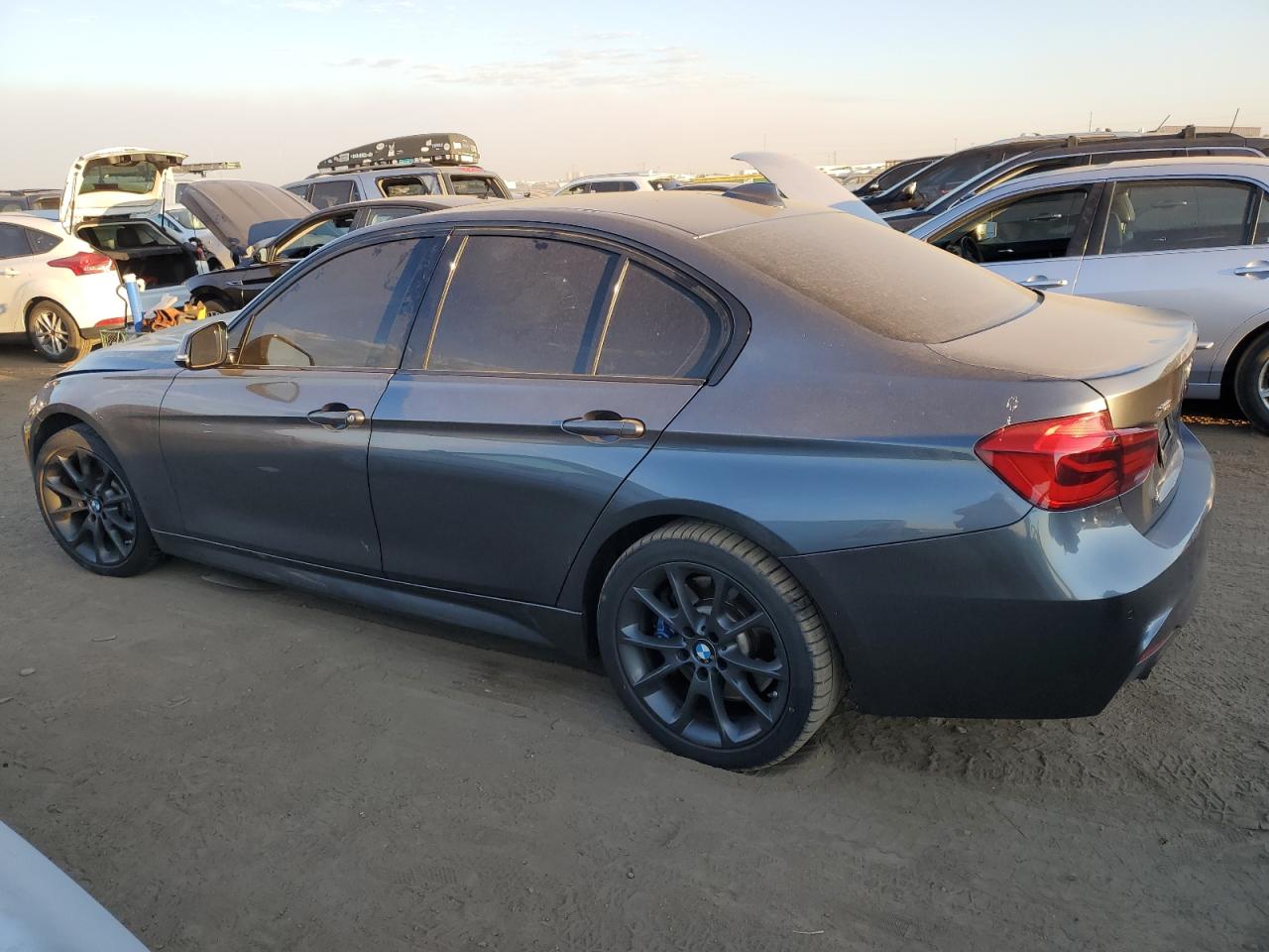 2017 BMW 3er VIN WBA8B7G3XHNU37814 Copart auction photo, front end damage thumbnail 2
