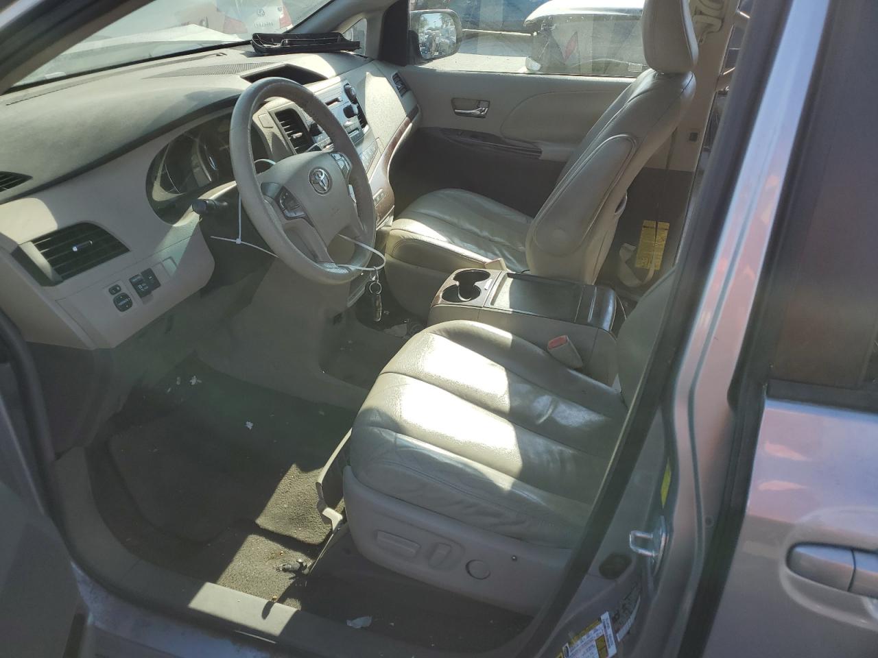 2011 Toyota Sienna VIN 5TDYK3DC4BS001607 Copart auction photo, all over damage thumbnail 7
