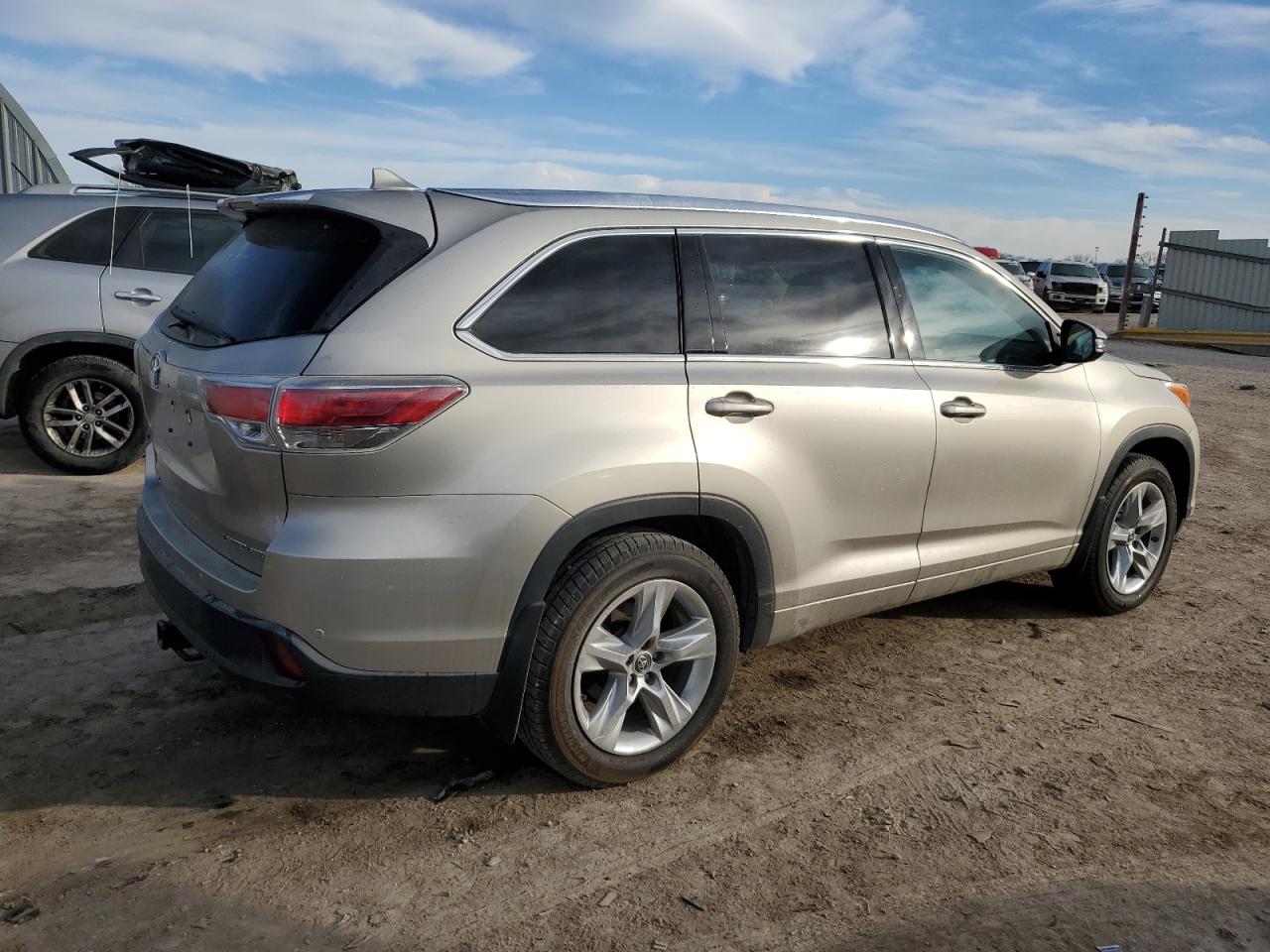 2016 Toyota Highlander VIN 5TDDKRFHXGS230570 Copart auction photo, mechanical / front end damage thumbnail 3