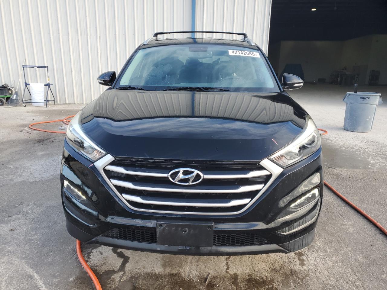2017 Hyundai Tucson VIN KM8J3CA42HU365343 Copart auction photo, rear end damage thumbnail 5