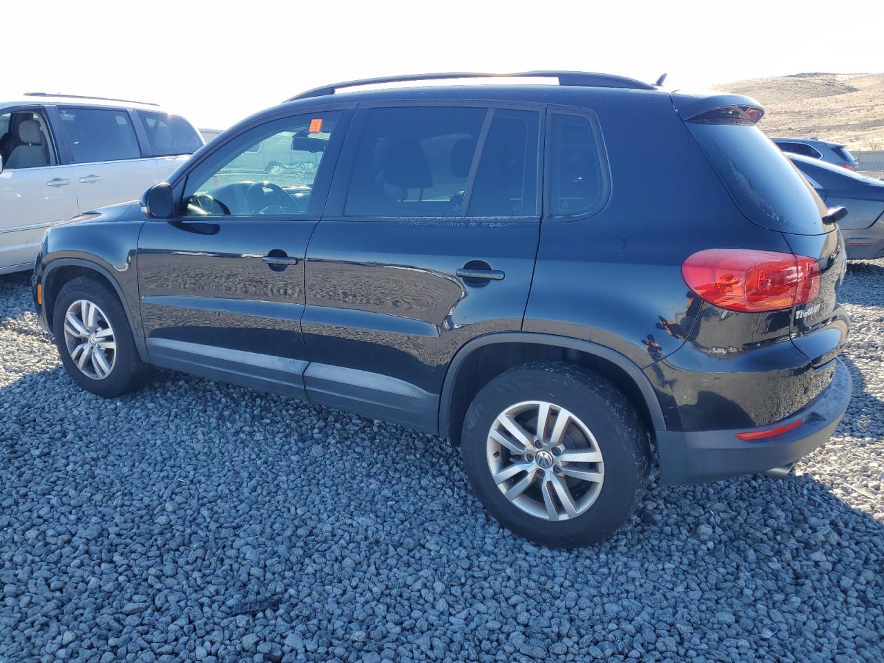 2016 Volkswagen Tiguan VIN WVGAV7AX2GW583653 Copart auction photo, minor dent/scratches damage thumbnail 2