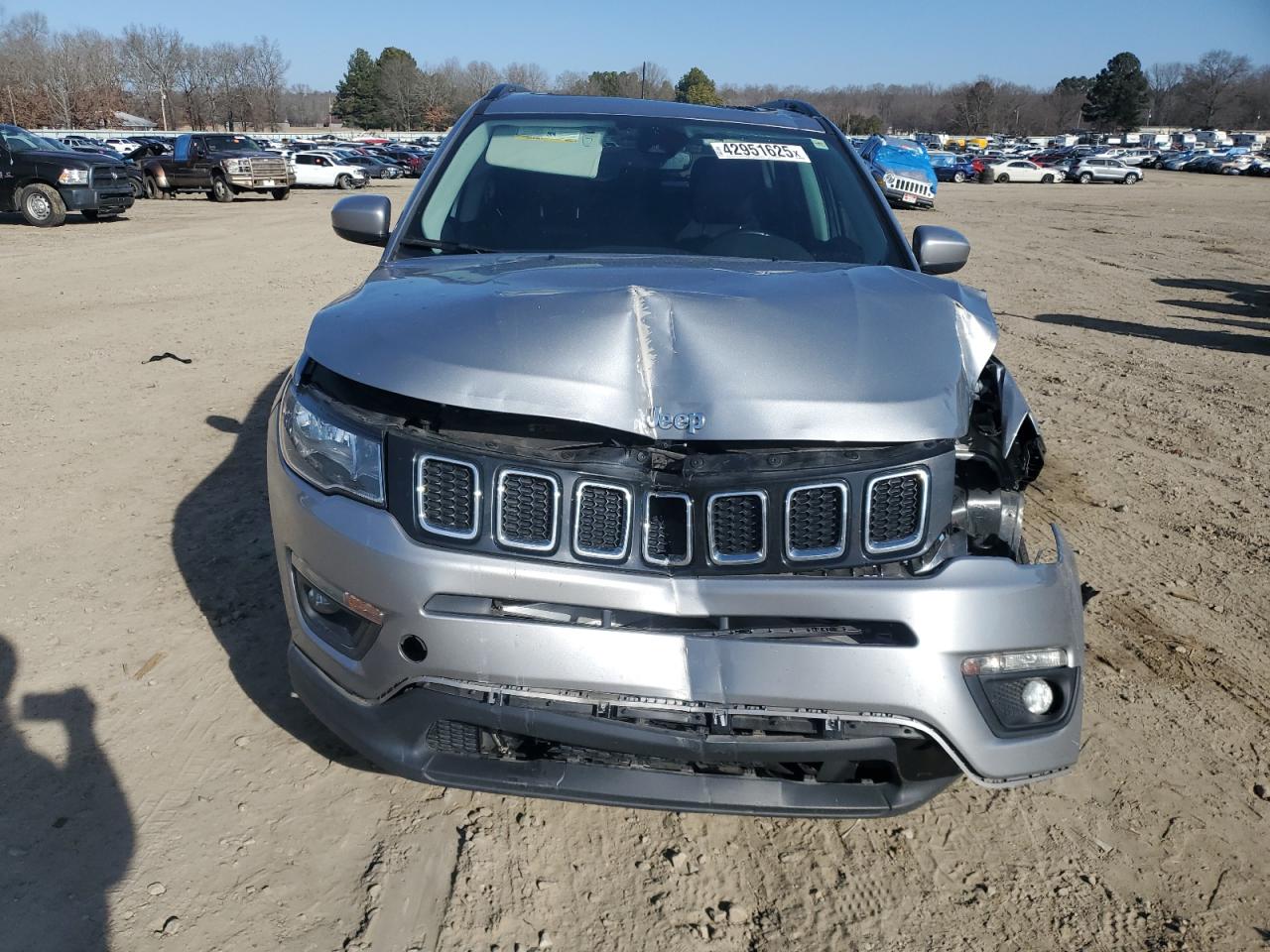 2020 Jeep Compass VIN 3C4NJCBB3LT258927 Copart auction photo, front end / minor dent/scratches damage thumbnail 5