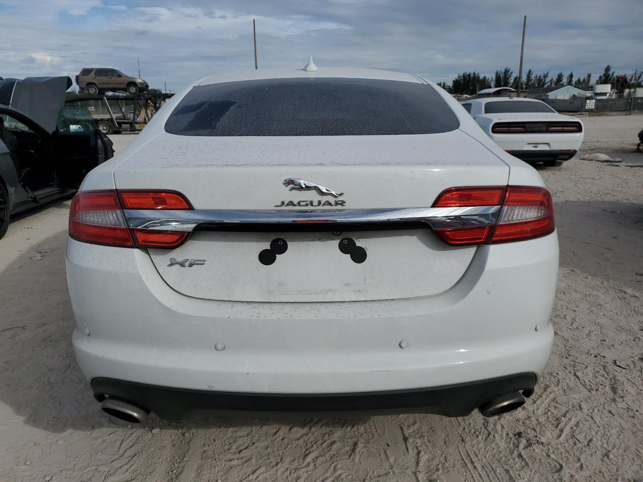 2015 Jaguar XF VIN SAJWA0FS3FPU42451 Copart auction photo, front end / minor dent/scratches damage thumbnail 6