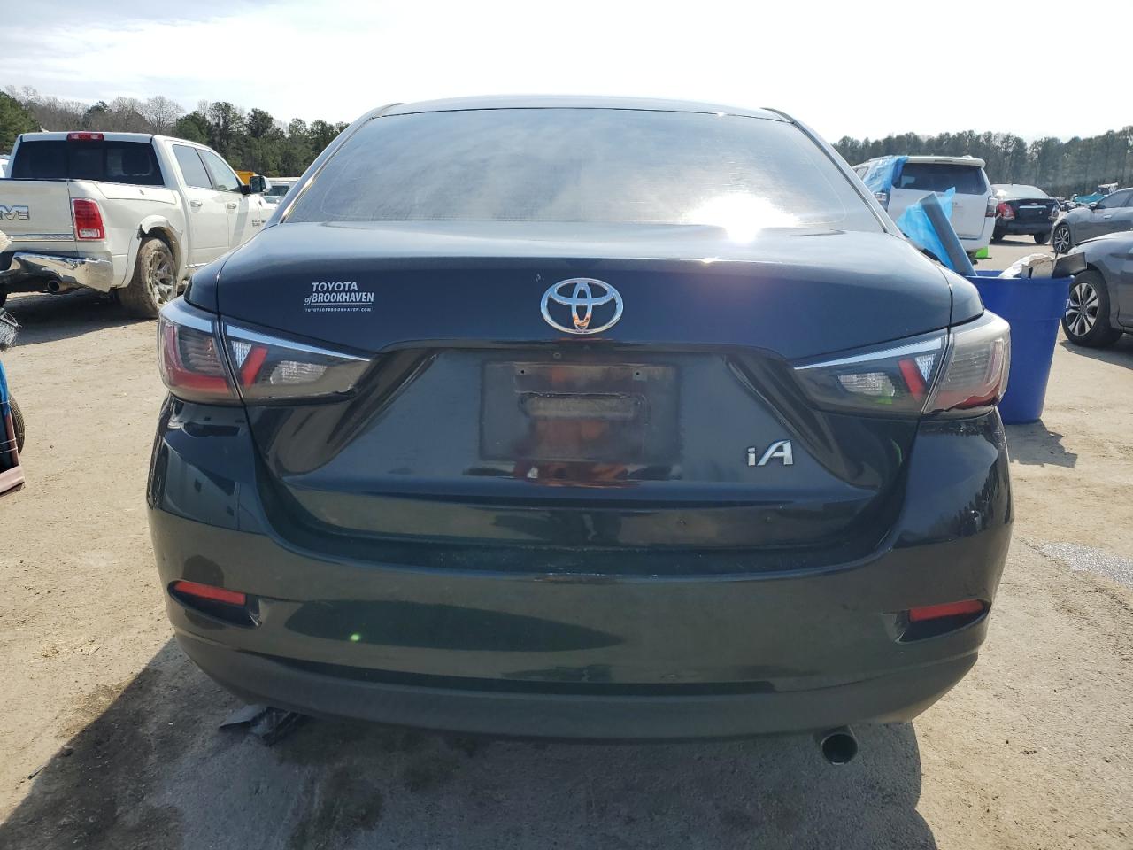2017 Toyota Yaris VIN 3MYDLBYV1HY182976 Copart auction photo, front end / all over damage thumbnail 6