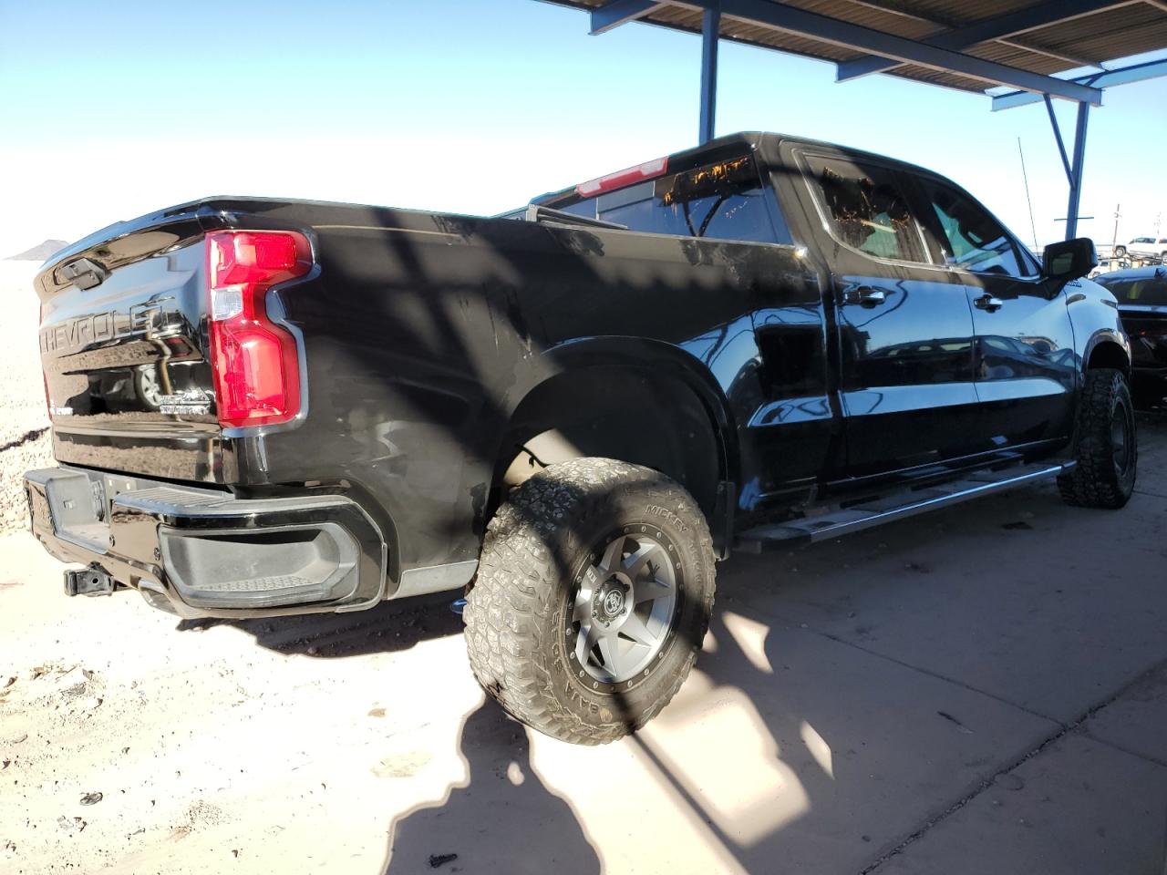 2021 Chevrolet Silverado VIN 1GCUYHEL2MZ404642 Copart auction photo, front end / side damage thumbnail 3