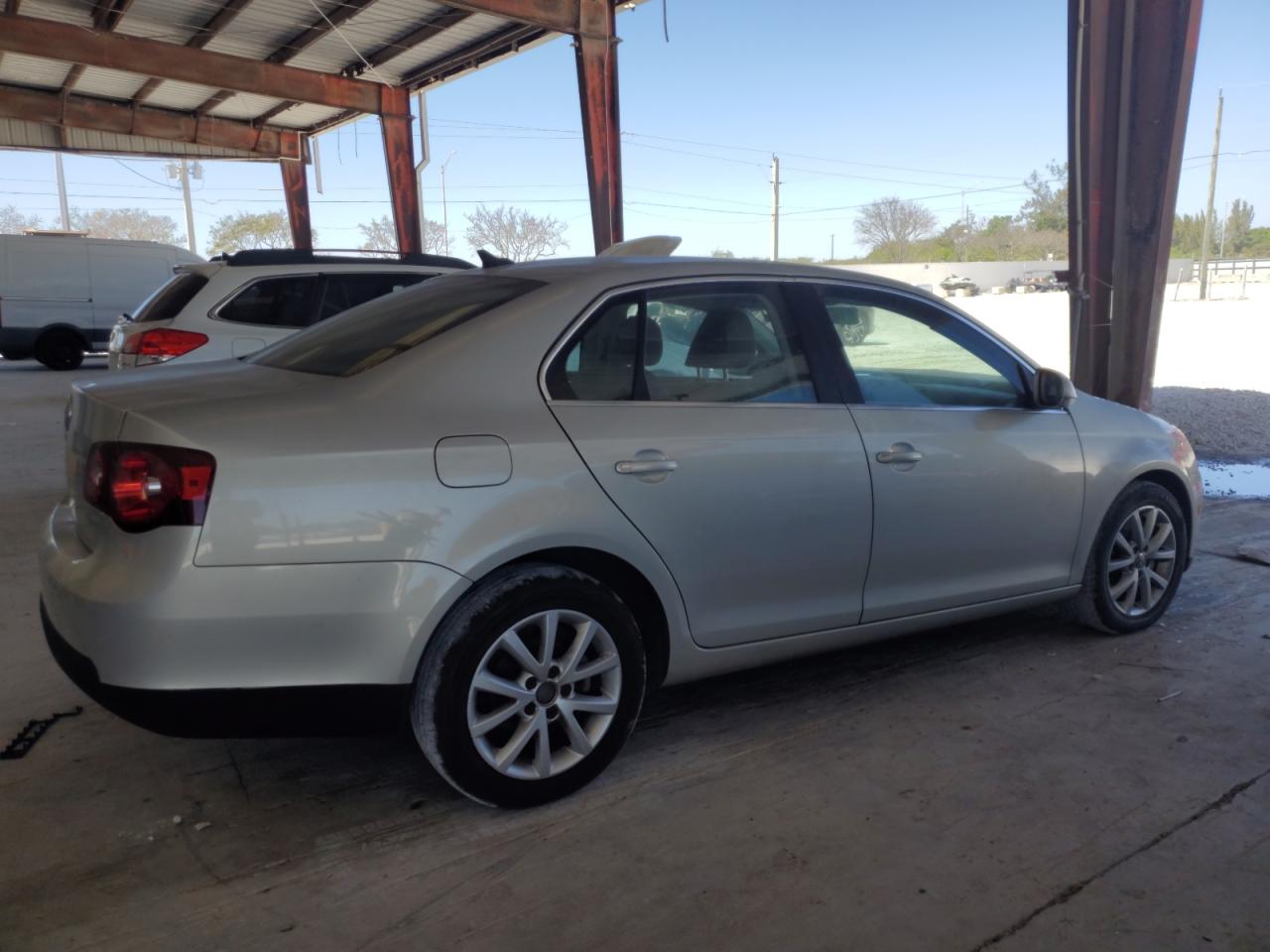 2010 Volkswagen Jetta VIN 3VWRX7AJ7AM024438 Copart auction photo, minor dent/scratches damage thumbnail 3