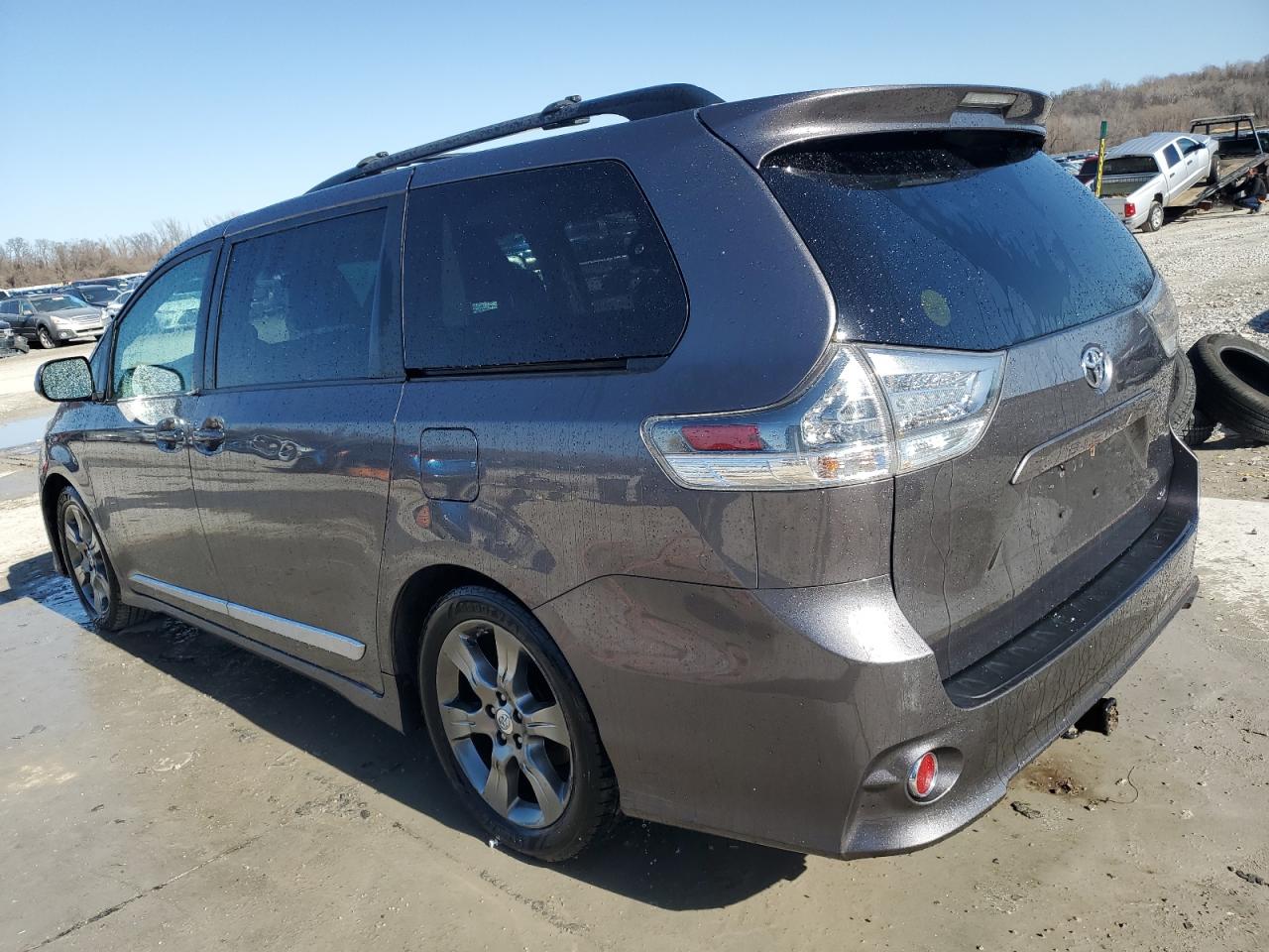 2011 Toyota Sienna VIN 5TDXK3DC5BS072472 Copart auction photo, front end damage thumbnail 2