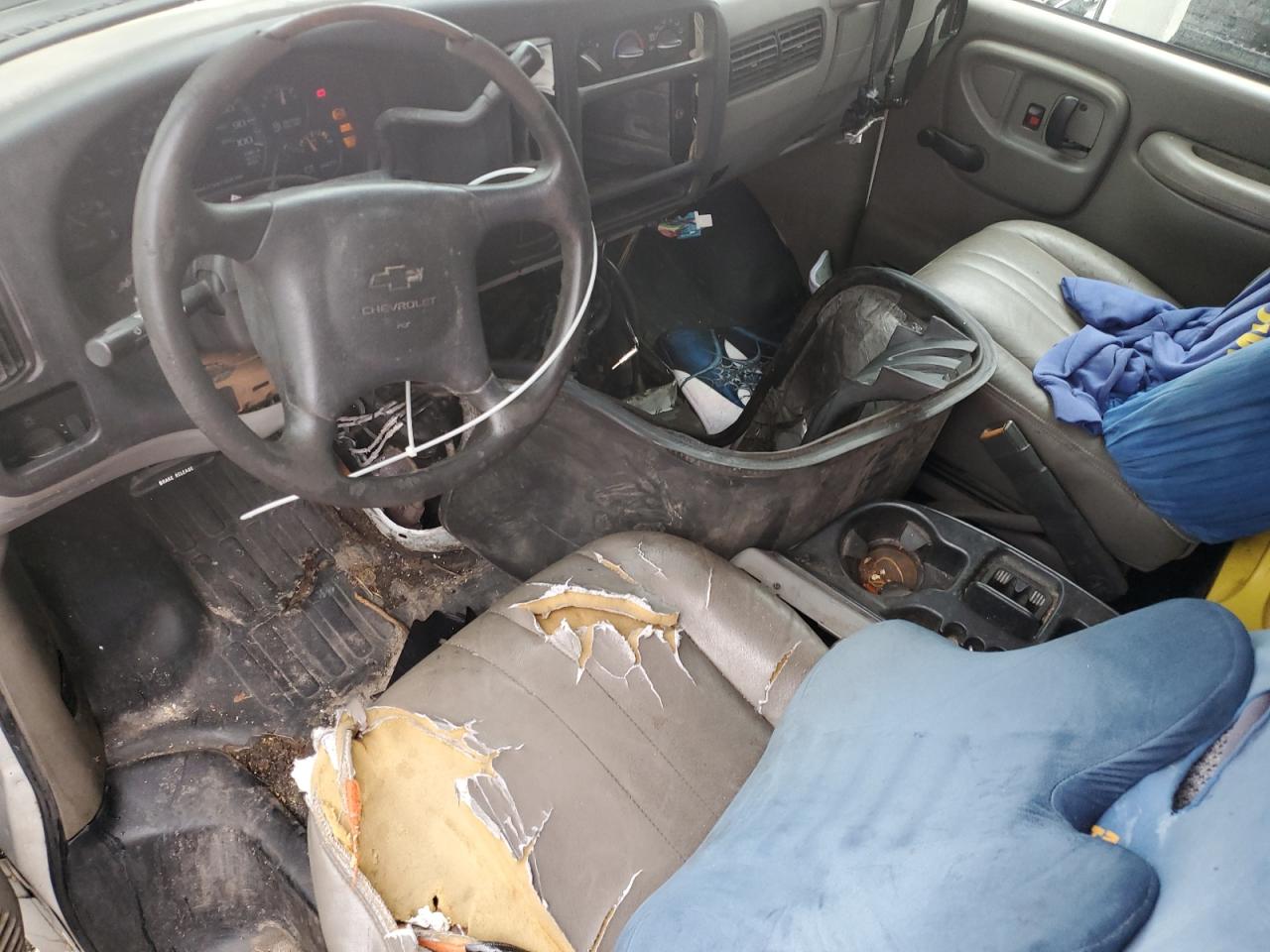 2001 Chevrolet Express VIN 1GBJG31R911179167 Copart auction photo, burn - engine / minor dent/scratches damage thumbnail 8