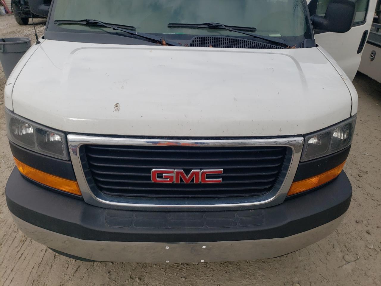 2018 GMC Savana VIN 1GTW7AFG2J1282623 Copart auction photo, burn damage thumbnail 11