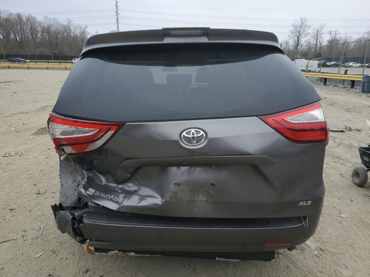 2018 Toyota Sienna VIN 5TDYZ3DC3JS948891 Copart auction photo, rear end damage thumbnail 6