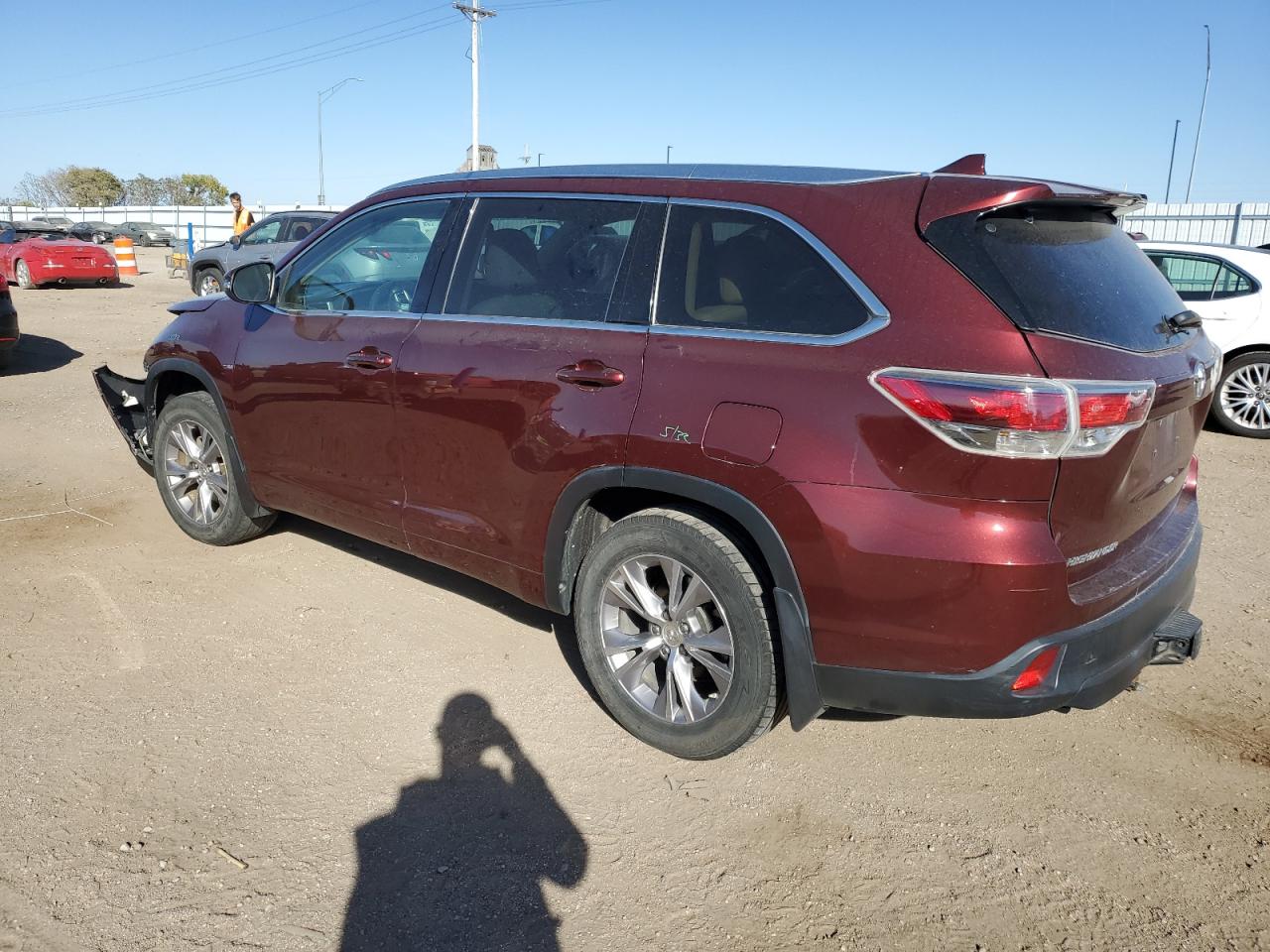 2015 Toyota Highlander VIN 5TDJKRFH6FS112677 Copart auction photo, front end damage thumbnail 2