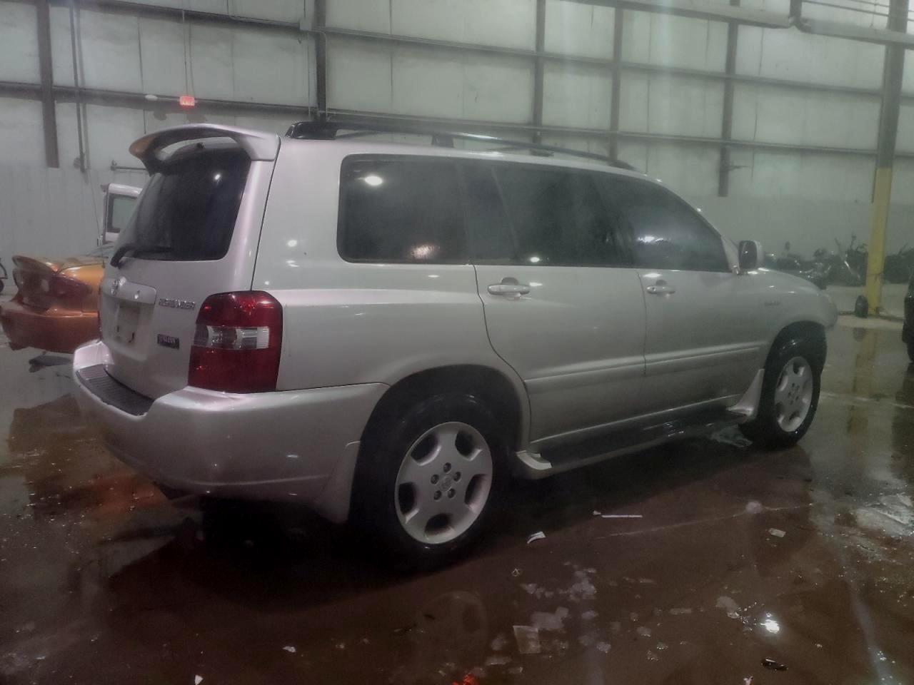 2005 Toyota Highlander VIN JTEEP21A350126859 Copart auction photo, front end damage thumbnail 3