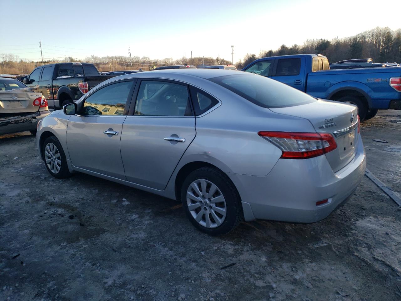 2015 Nissan Sentra VIN 3N1AB7APXFY362941 Copart auction photo, minor dent/scratches damage thumbnail 2