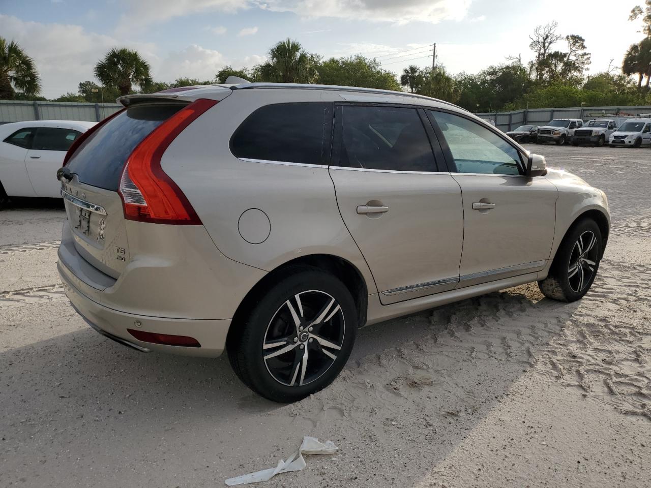 2017 Volvo XC60 VIN YV440MRU1H2002710 Copart auction photo, water/flood / hail damage thumbnail 3