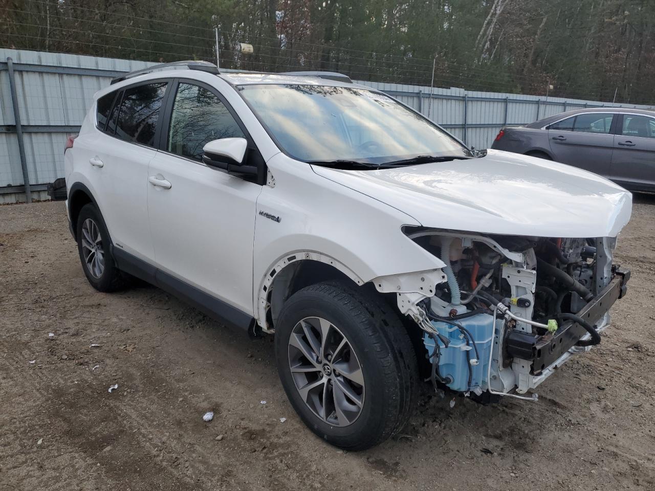 2018 Toyota RAV 4 VIN JTMRJREV8JD182828 Copart auction photo, front end / side damage thumbnail 4