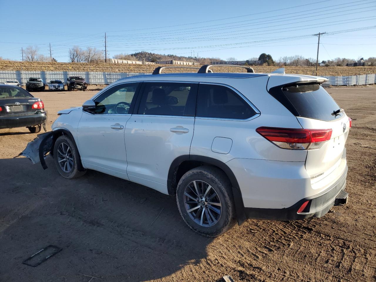 2017 Toyota Highlander VIN 5TDJZRFH8HS420884 Copart auction photo, front end damage thumbnail 2