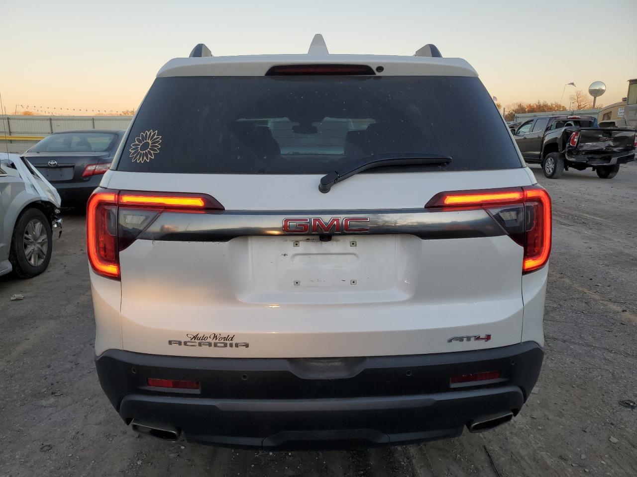 2020 GMC Acadia VIN 1GKKNLLS4LZ196893 Copart auction photo, minor dent/scratches damage thumbnail 6