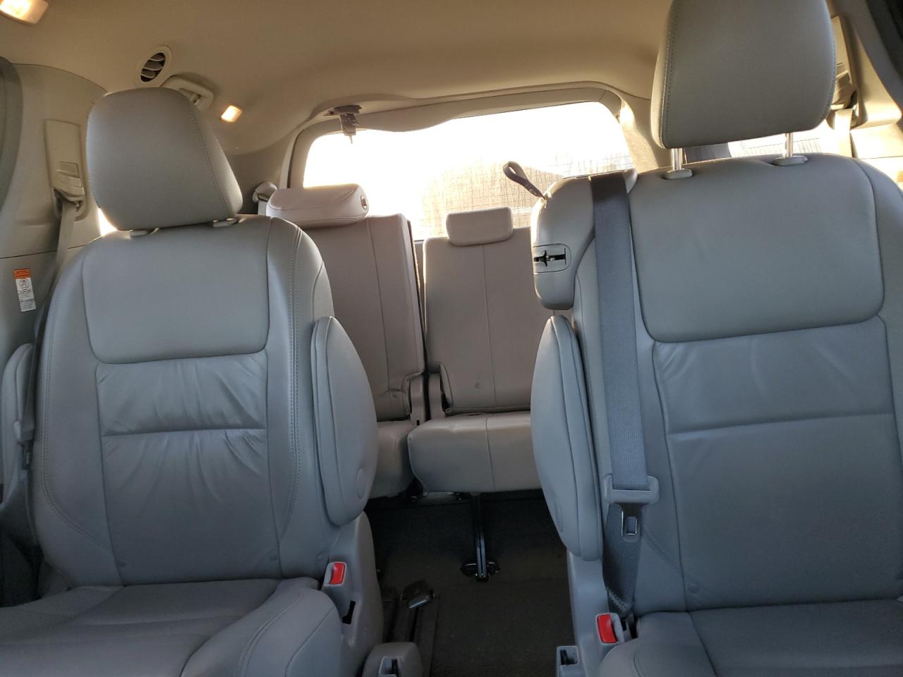 2015 Toyota Sienna VIN 5TDYK3DC4FS584699 Copart auction photo, front end damage thumbnail 10