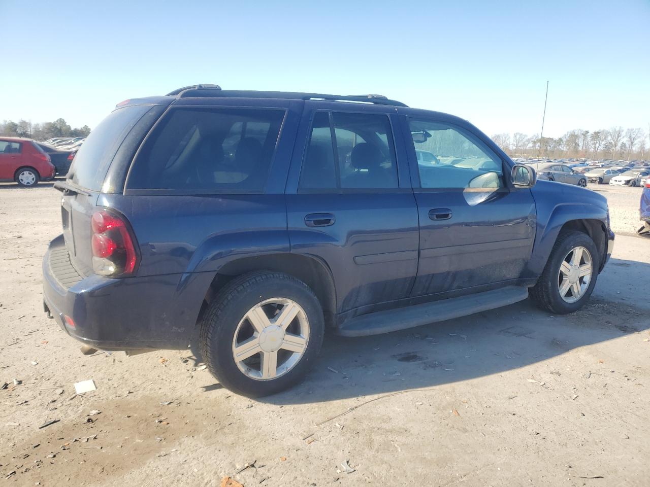 2008 Chevrolet TrailBlazer VIN 1GNDT13SX82204615 Copart auction photo, front end / minor dent/scratches damage thumbnail 3