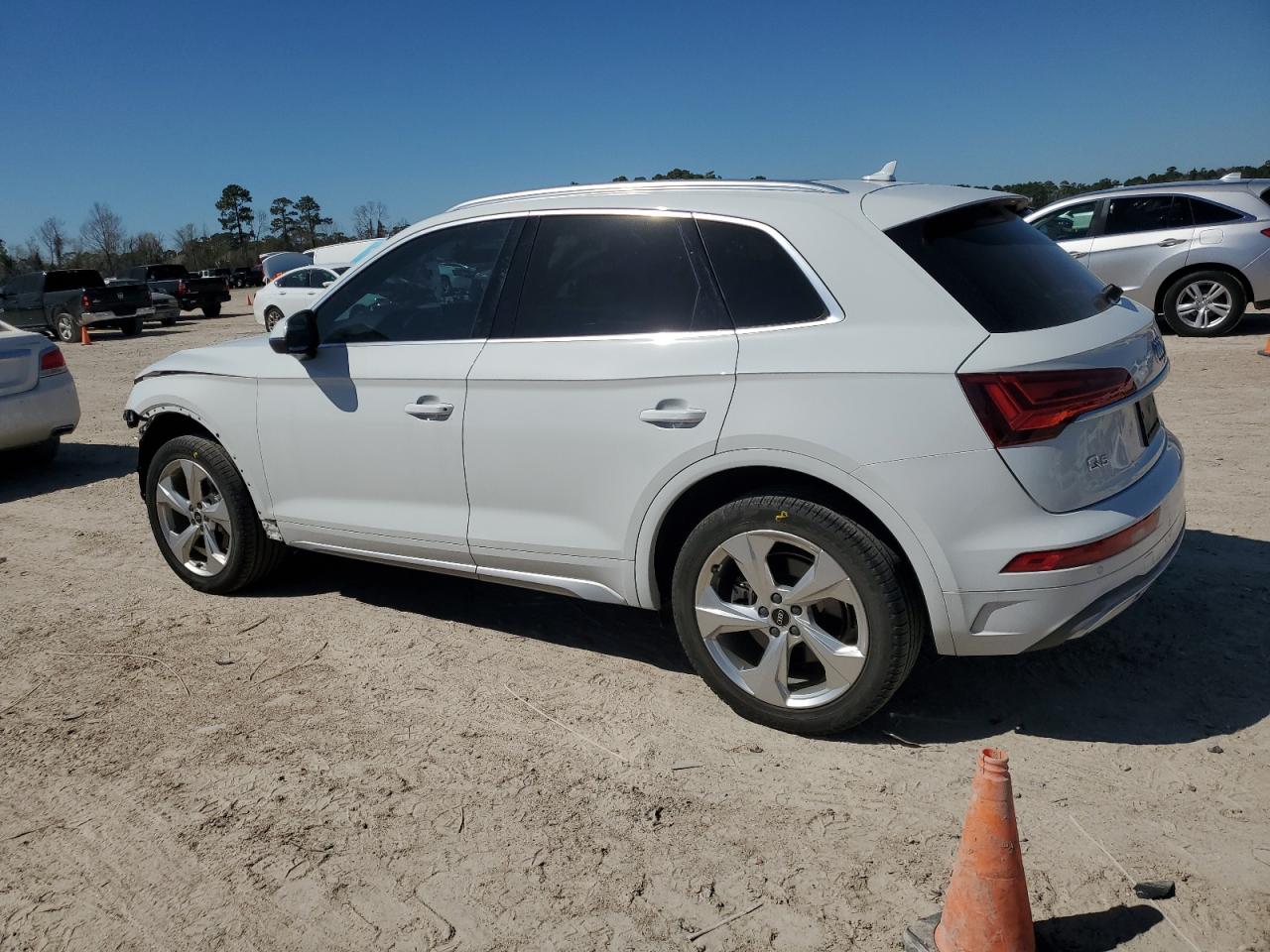 2021 Audi Q5 VIN WA1BAAFY1M2107913 Copart auction photo, front end / minor dent/scratches damage thumbnail 2