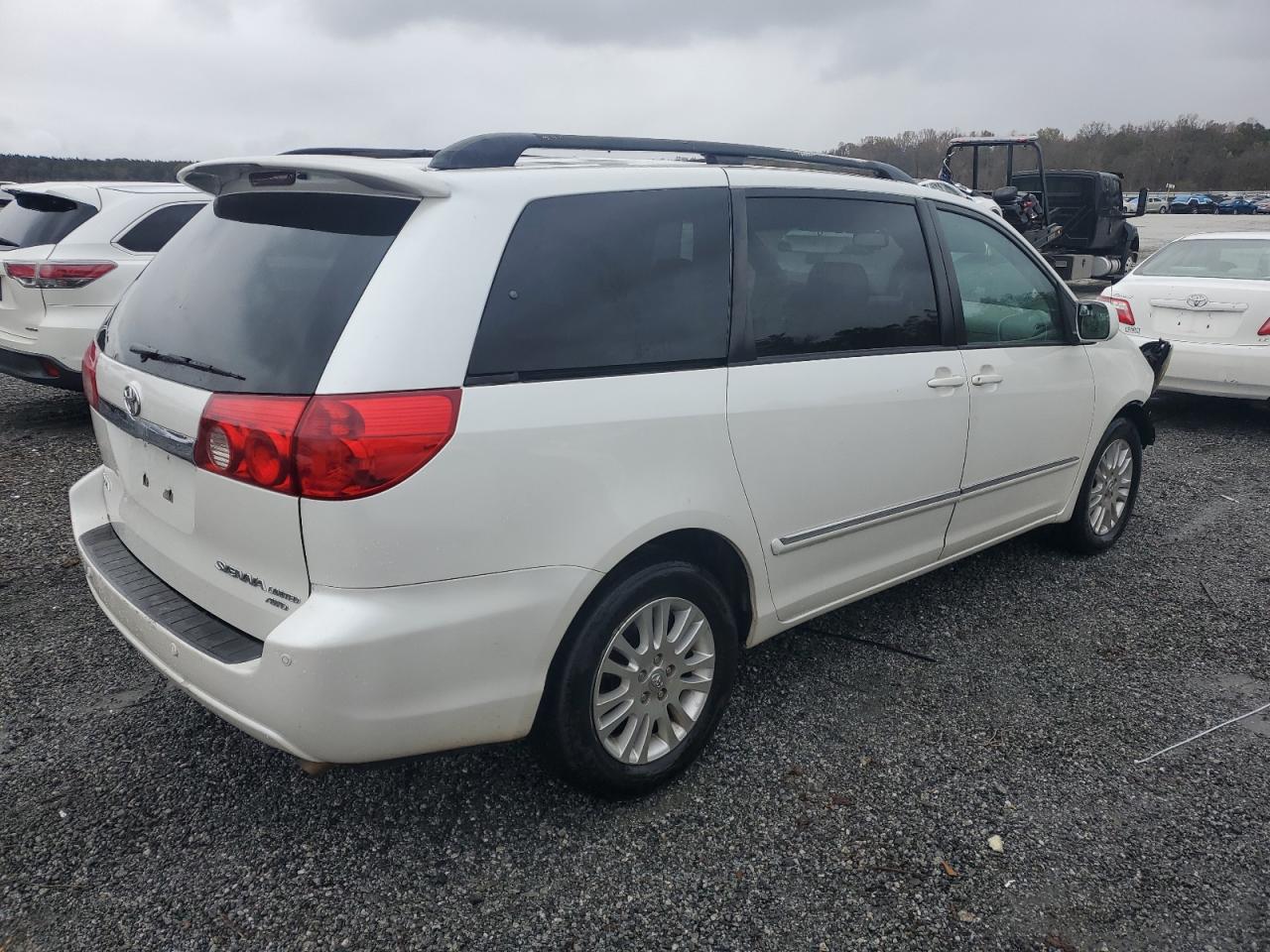 2007 Toyota Sienna VIN 5TDBK22CX7S001766 Copart auction photo, front end / side damage thumbnail 3