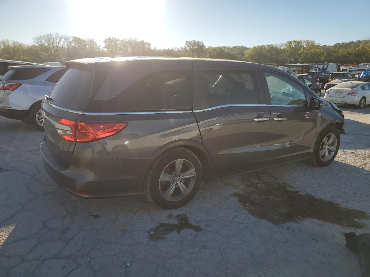 2018 Honda Odyssey VIN 5FNRL6H50JB110700 Copart auction photo, front end / undercarriage damage thumbnail 3