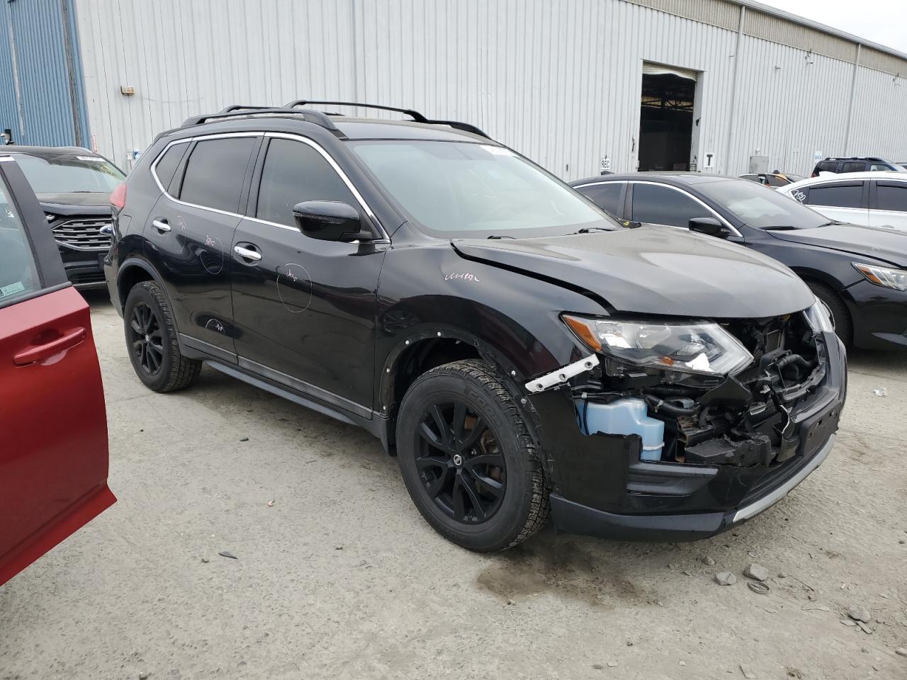 2017 Nissan Rogue VIN 5N1AT2MVXHC808570 Copart auction photo, front end / side damage thumbnail 4