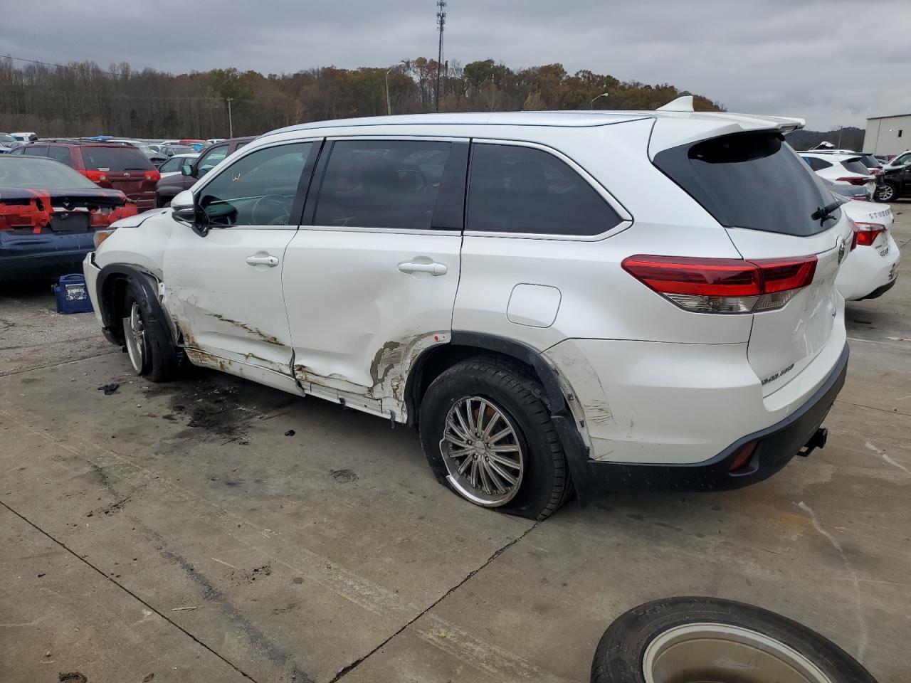 2017 Toyota Highlander VIN 5TDJZRFH6HS462082 Copart auction photo, all over / undercarriage damage thumbnail 2