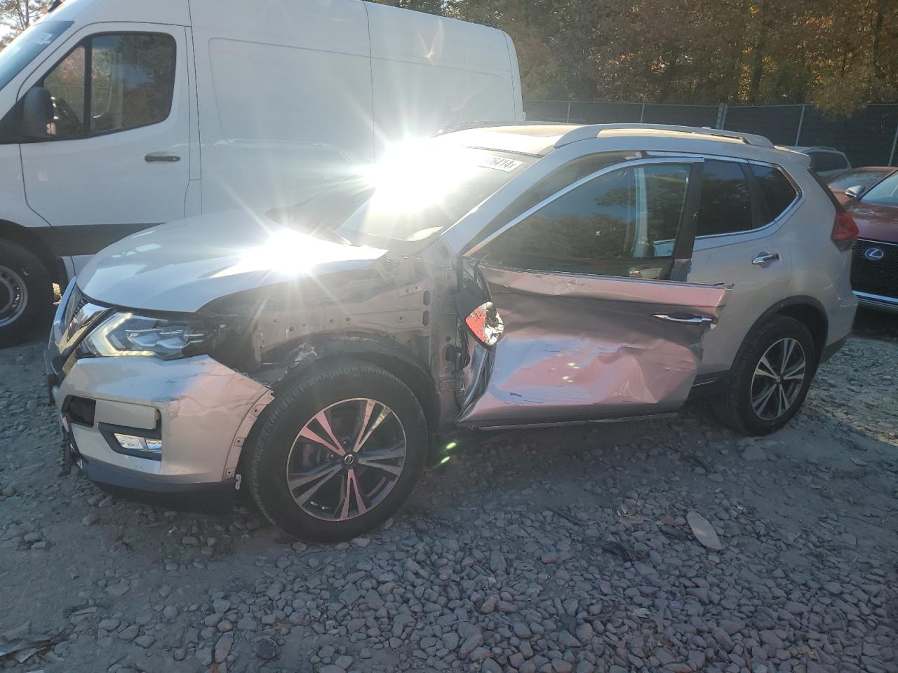 2017 Nissan Rogue VIN 5N1AT2MV4HC883832